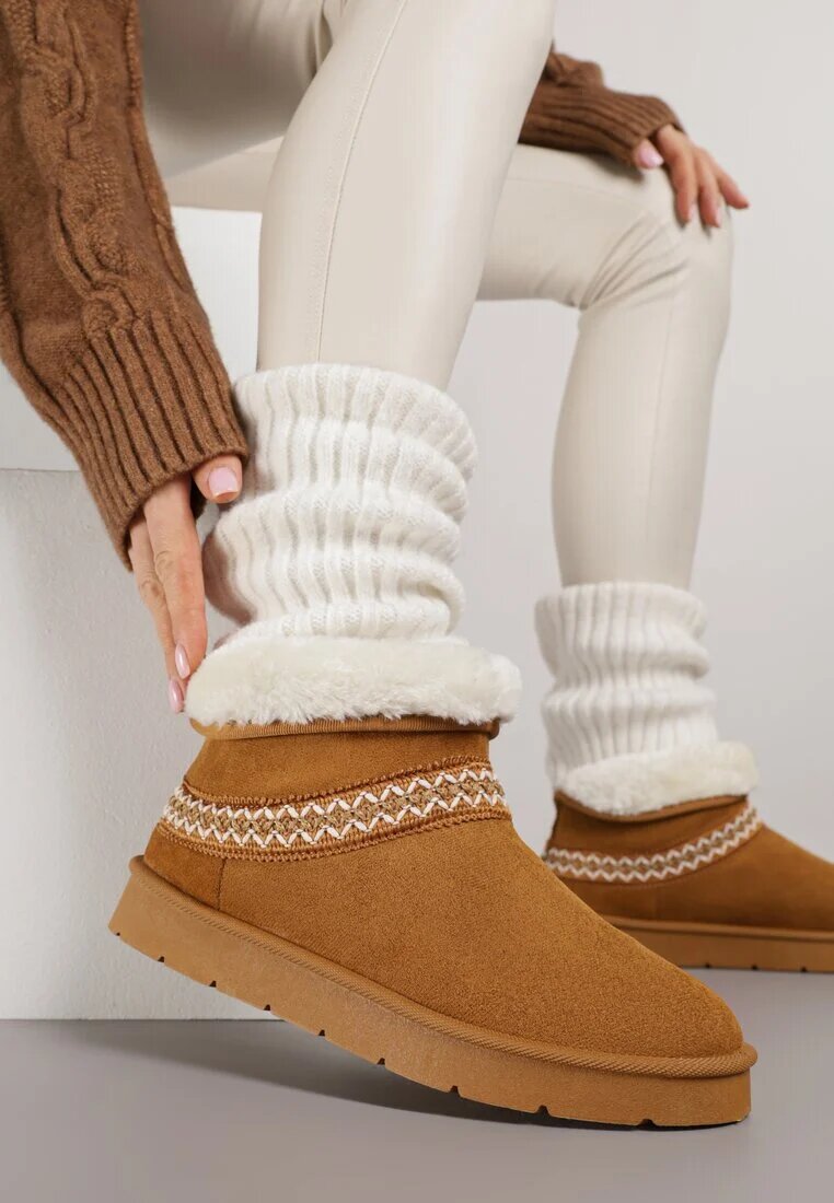 kafeini Cizme de zăpadă slip-on Maro din imitație de piele întoarsă decorate cu broderie și blană Zetesse