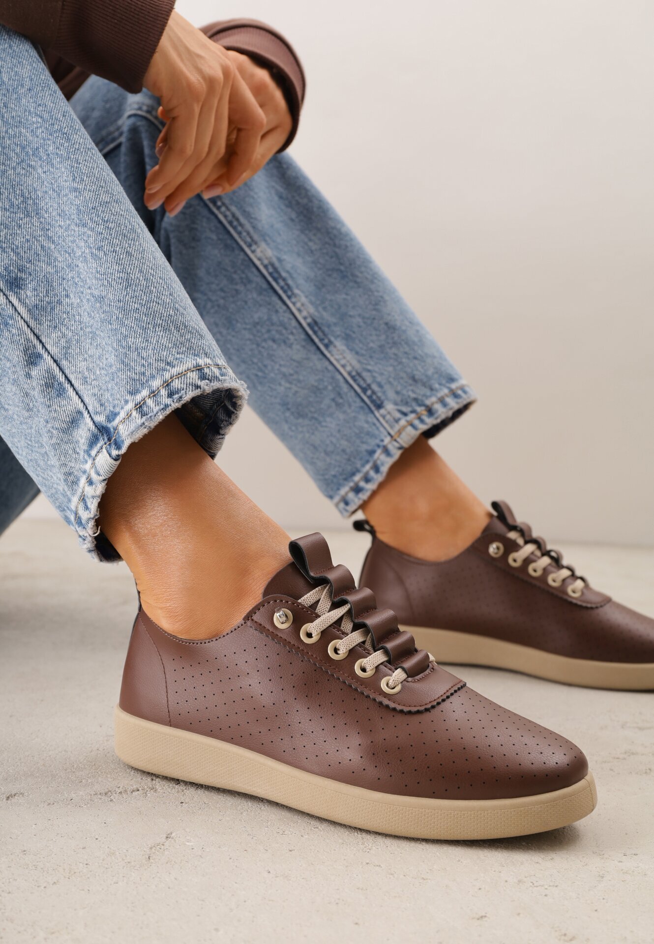 kang you Tenisi Maro Slip-on cu Perforații și Talpă cu Bandă de Rulare Illanya