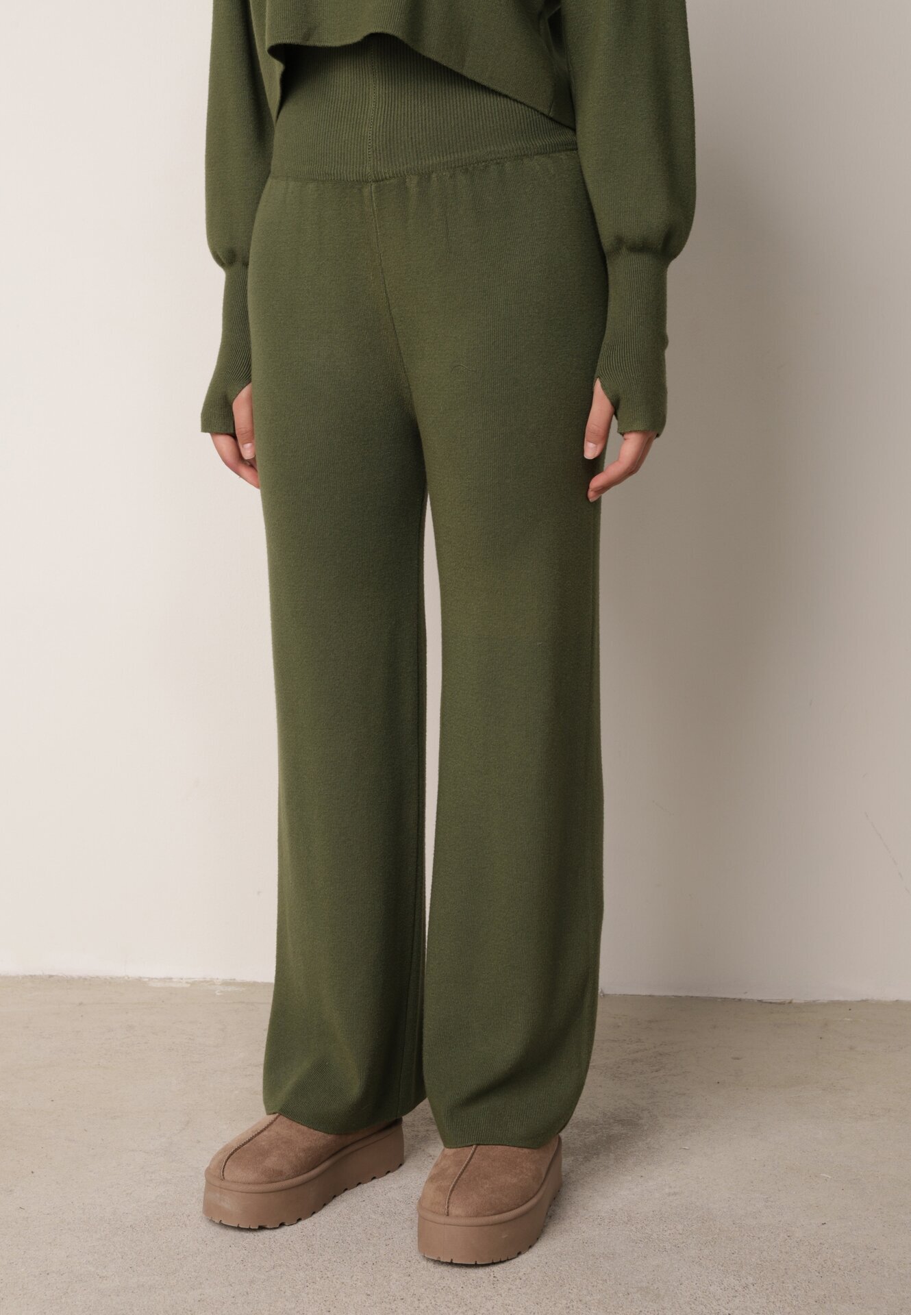  Komplet Verde Tricotat cu Vâscoză Bluză tip golf cu elastic și Pantaloni largi Noridra