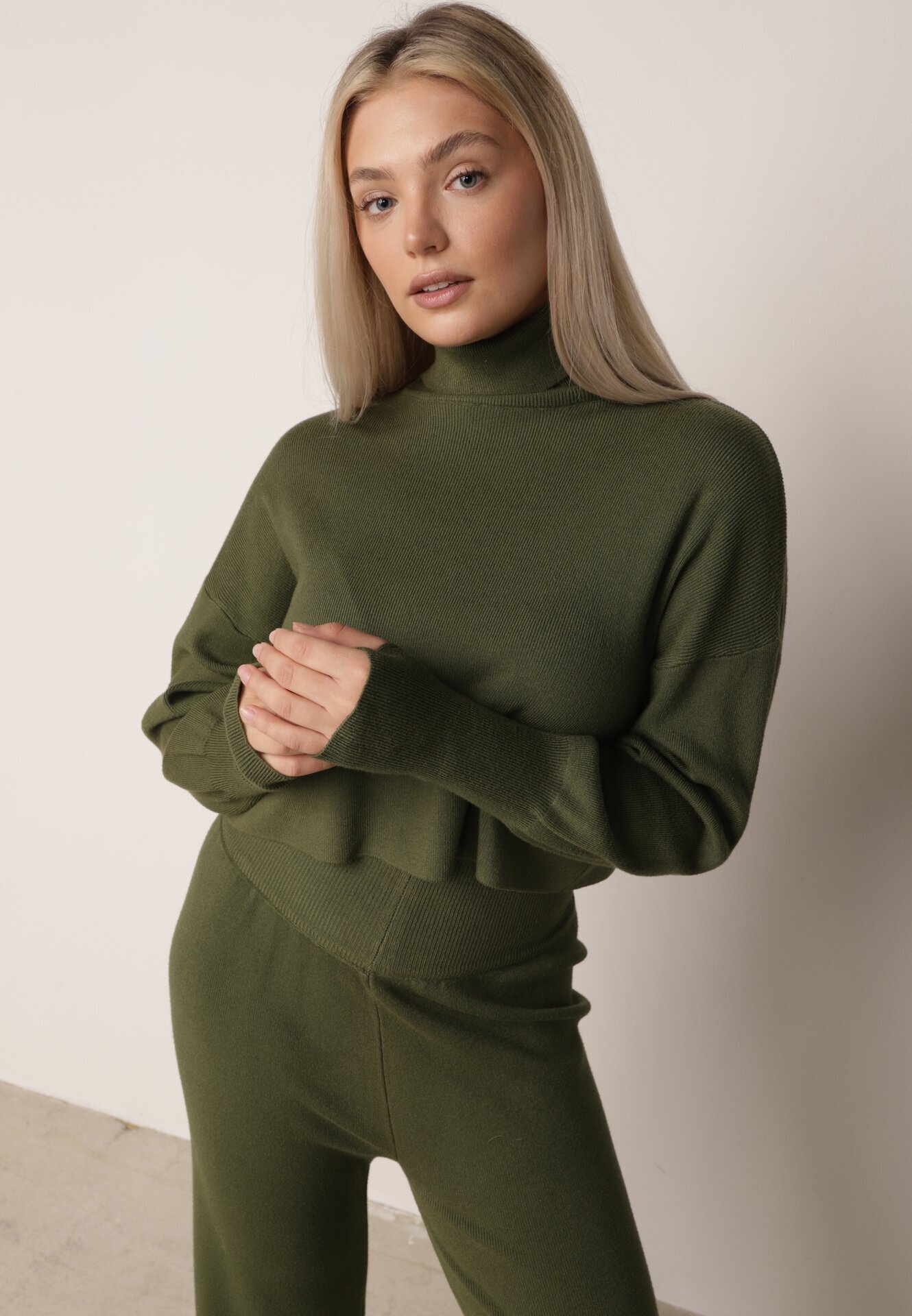  Komplet Verde Tricotat cu Vâscoză Bluză tip golf cu elastic și Pantaloni largi Noridra