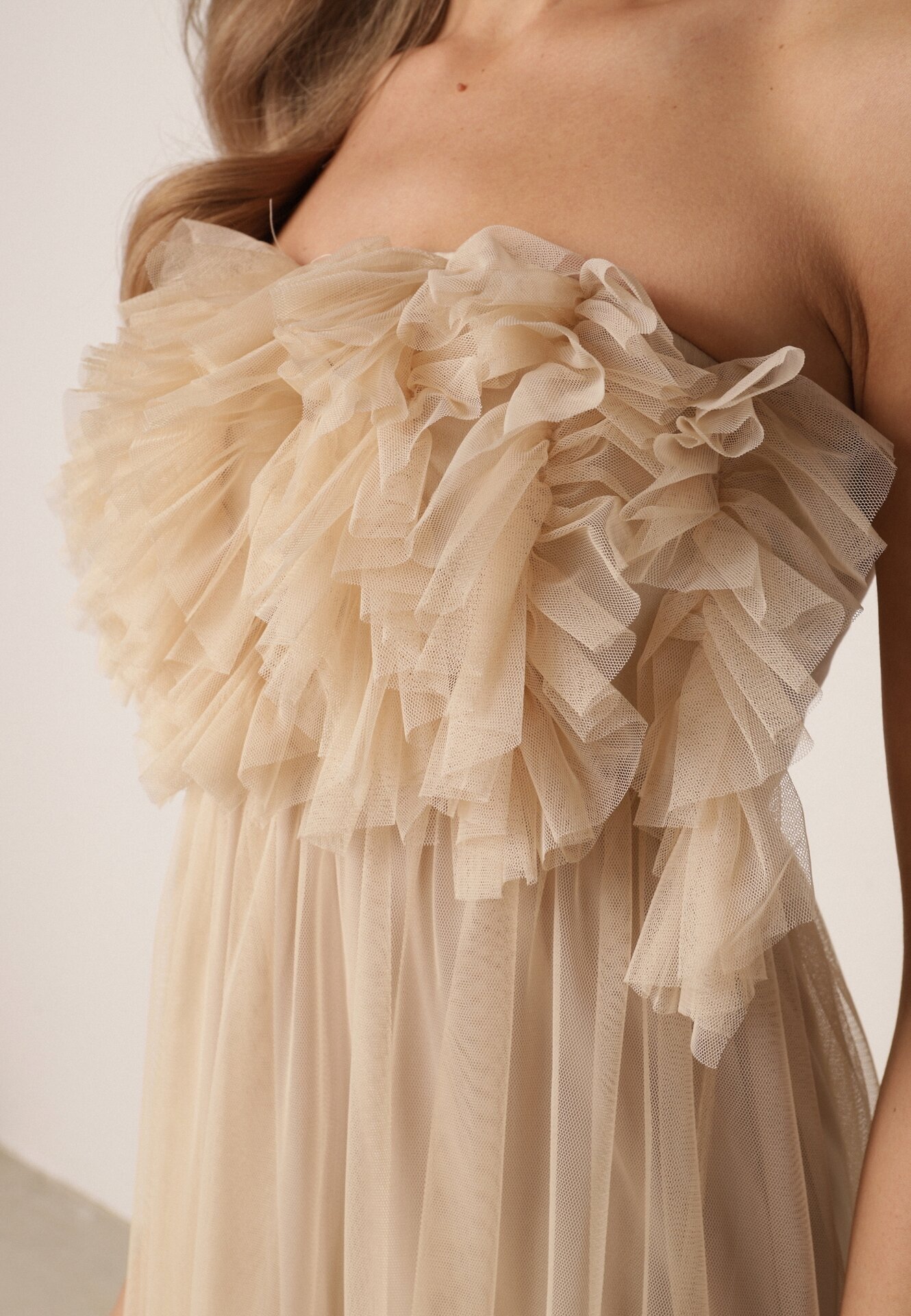 lily rose Rochie Bej din tul cu Volane Larithia