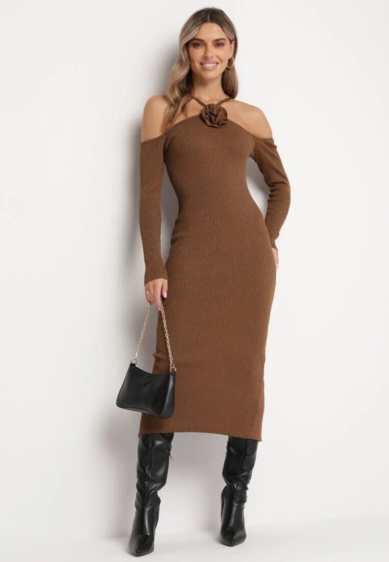 lovery Rochie Midi Maro închisă Mulată cu umerii descoperiți și floare decorativă Vorella
