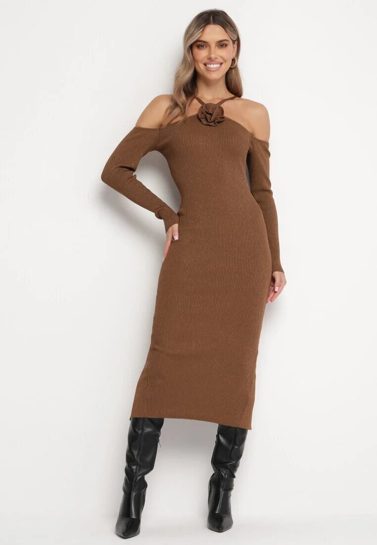lovery Rochie Midi Maro închisă Mulată cu umerii descoperiți și floare decorativă Vorella