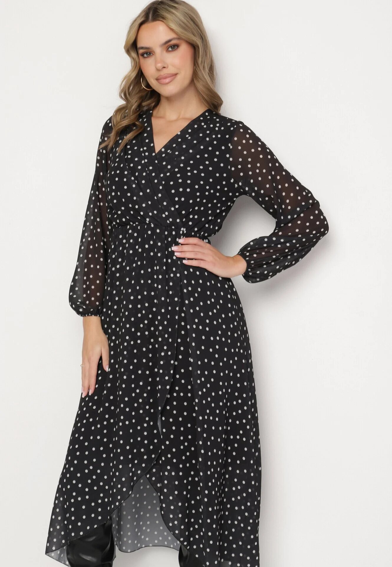 lovery Rochie petrecută negru-albă cu buline cu elastic în talie și tiv asimetric Neladi
