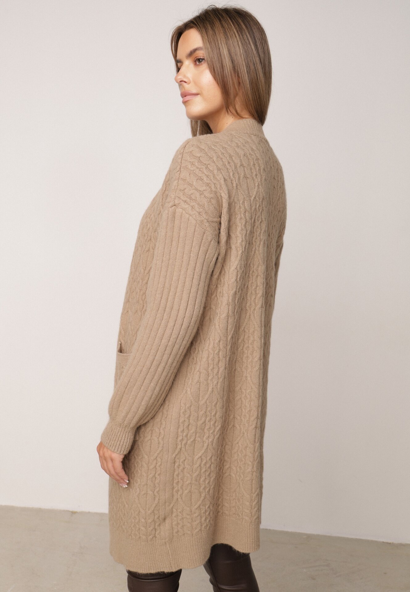 m&d fashion Cardigan cu croi lung și împletituri Lerlit Bej