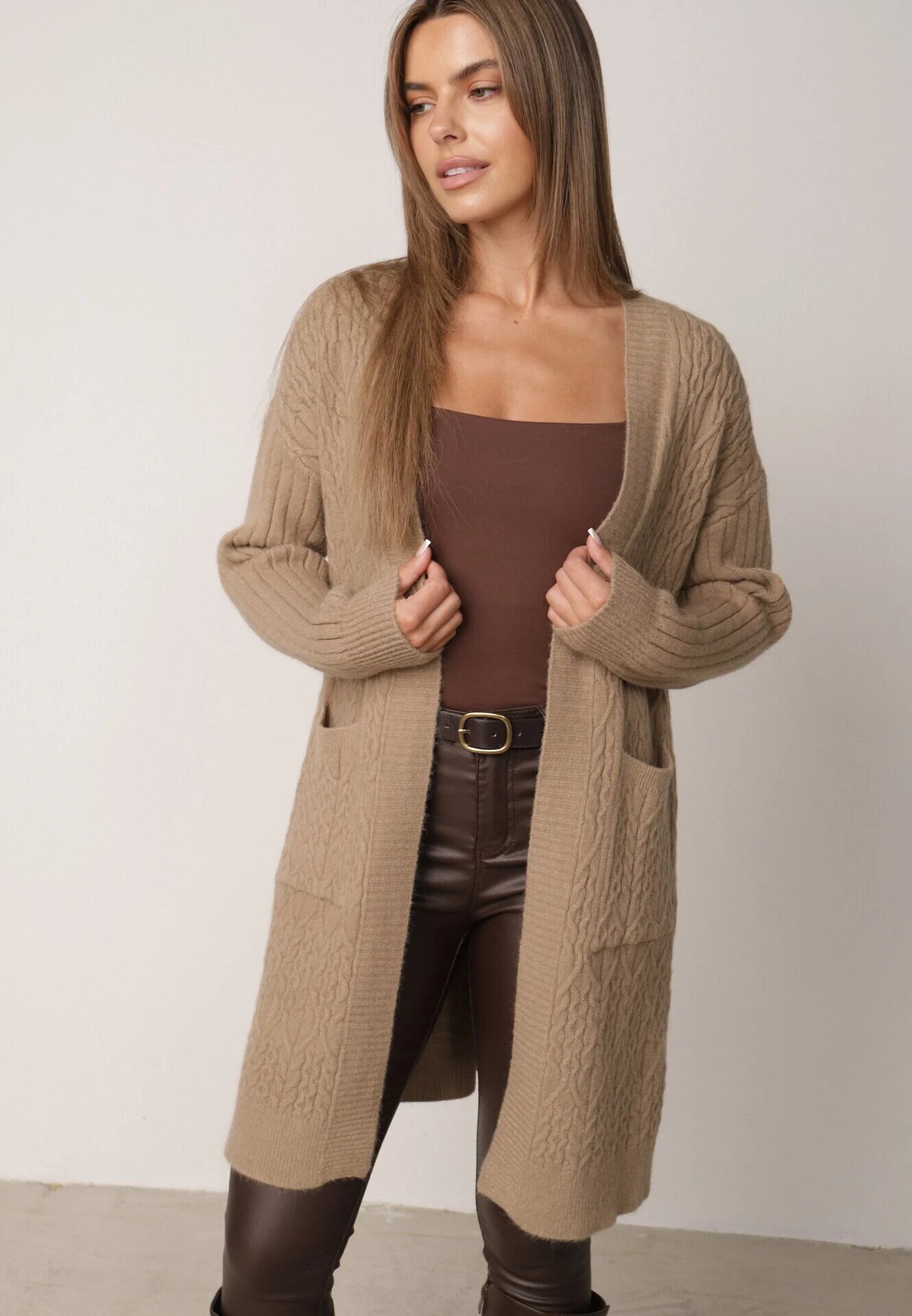 m&d fashion Cardigan cu croi lung și împletituri Lerlit Bej