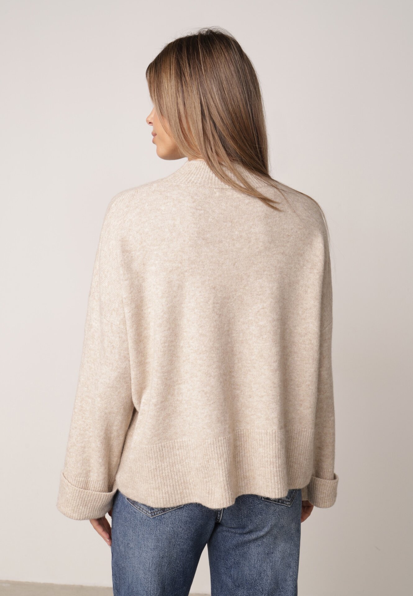 m&d fashion Pulover oversize cu adaos de lână cu guler înalt și manșete întoarse Jalowia Bej
