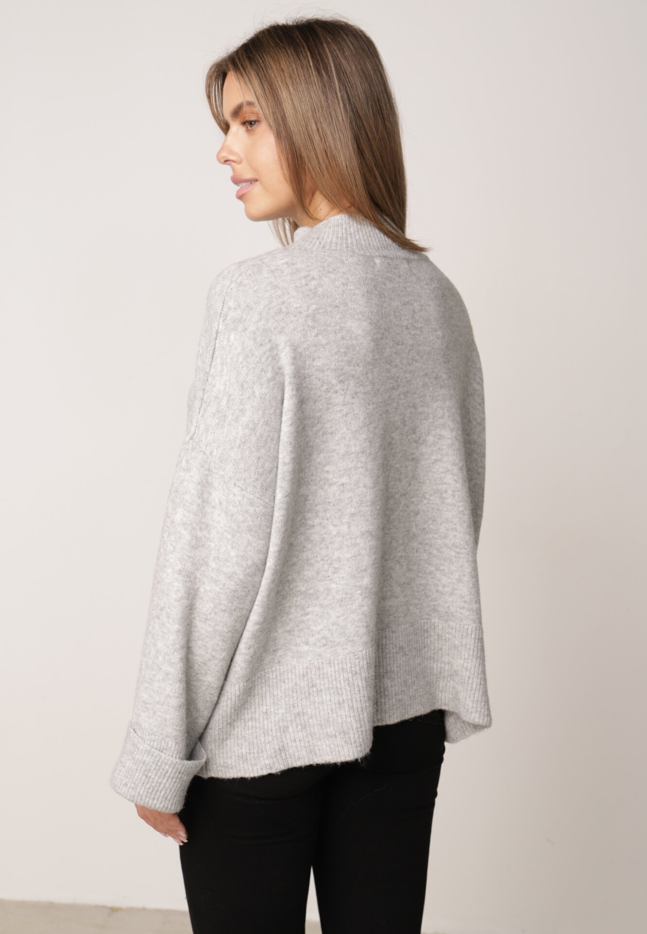 m&d fashion Pulover oversize cu adaos de lână cu guler înalt și manșete întoarse Jalowia Gri