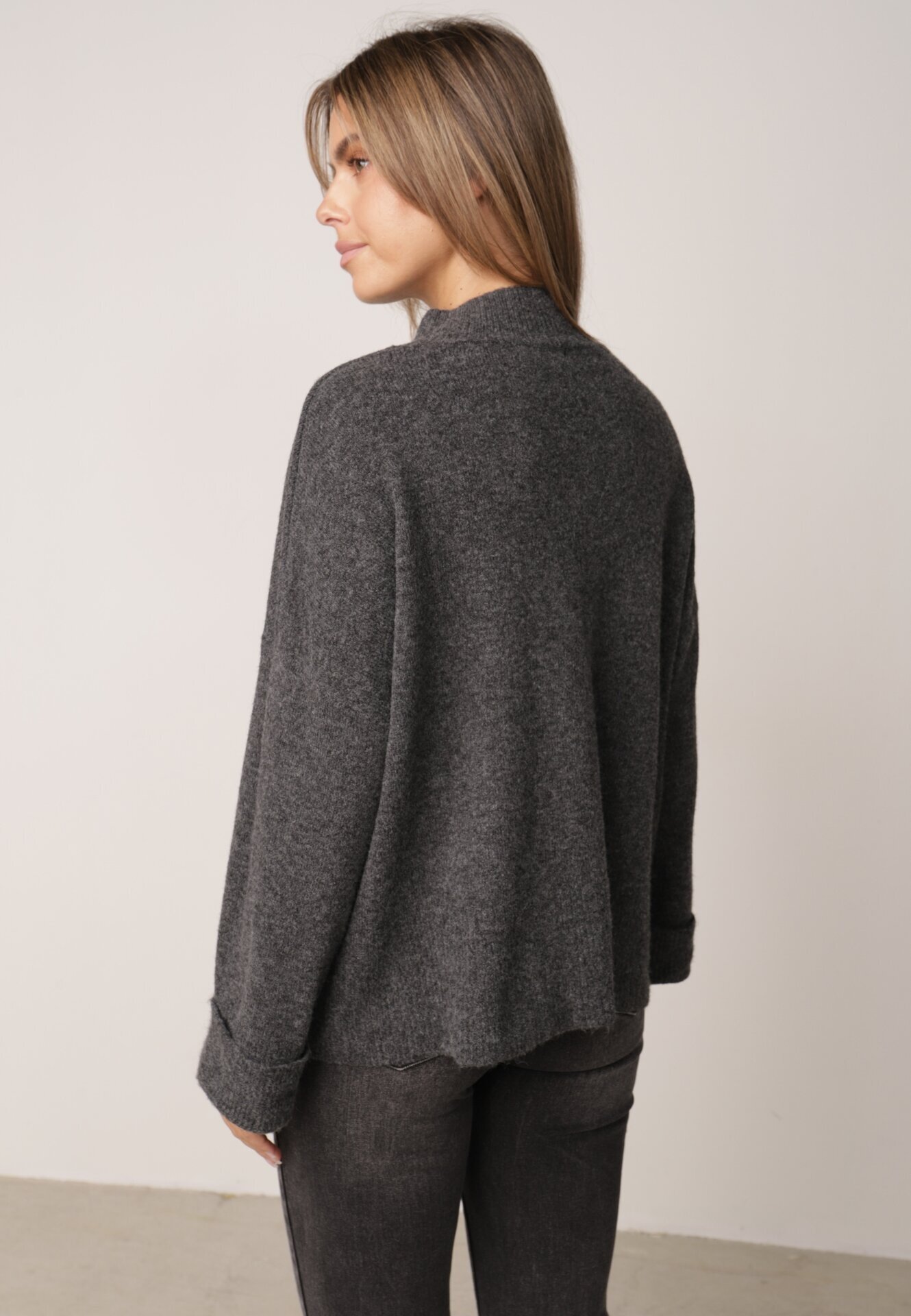 m&d fashion Pulover oversize cu adaos de lână cu guler înalt și manșete întoarse Jalowia Gri închis