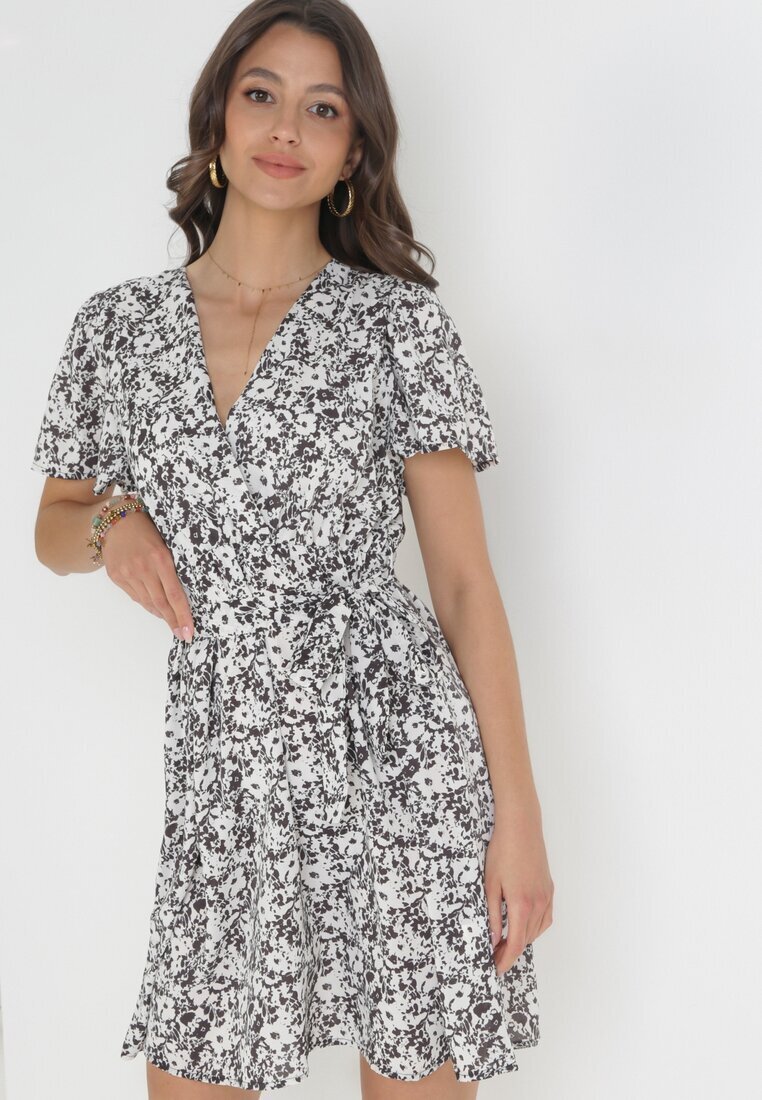 m&d fashion Rochie Mini Negru-Albă cu Decolteu Petrecut și Cordon Legat Airin