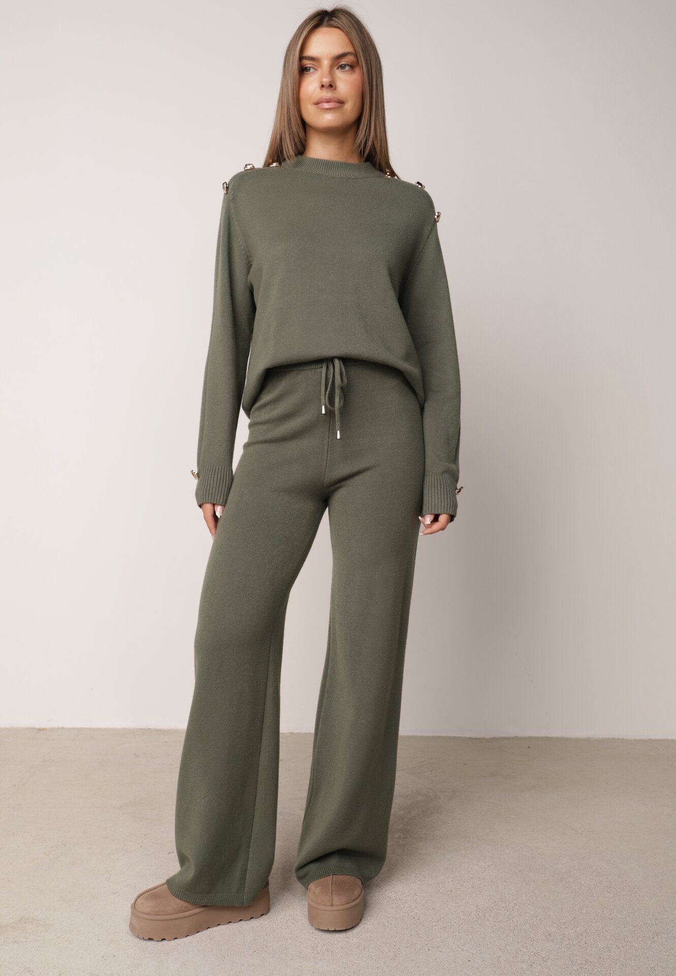 m&d fashion Set cu vâscoză pantaloni largi și pulover decorat cu nasturi Alessina Verde închis