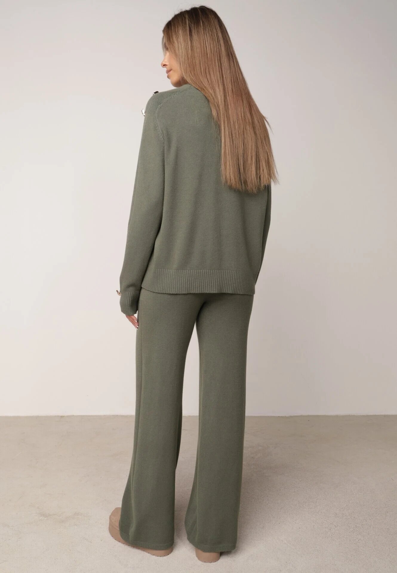 m&d fashion Set cu vâscoză pantaloni largi și pulover decorat cu nasturi Alessina Verde închis