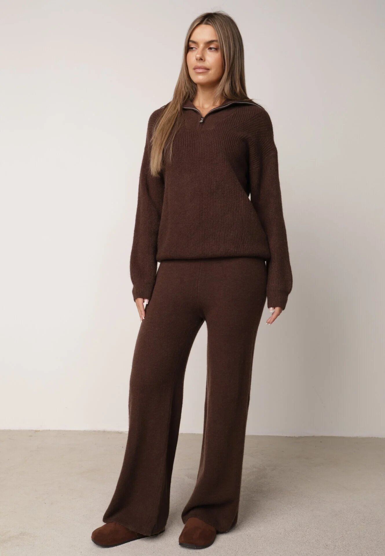 m&d fashion Set din tricot cu cu guler înalt și pantaloni cu croială dreaptă Leretia Maro
