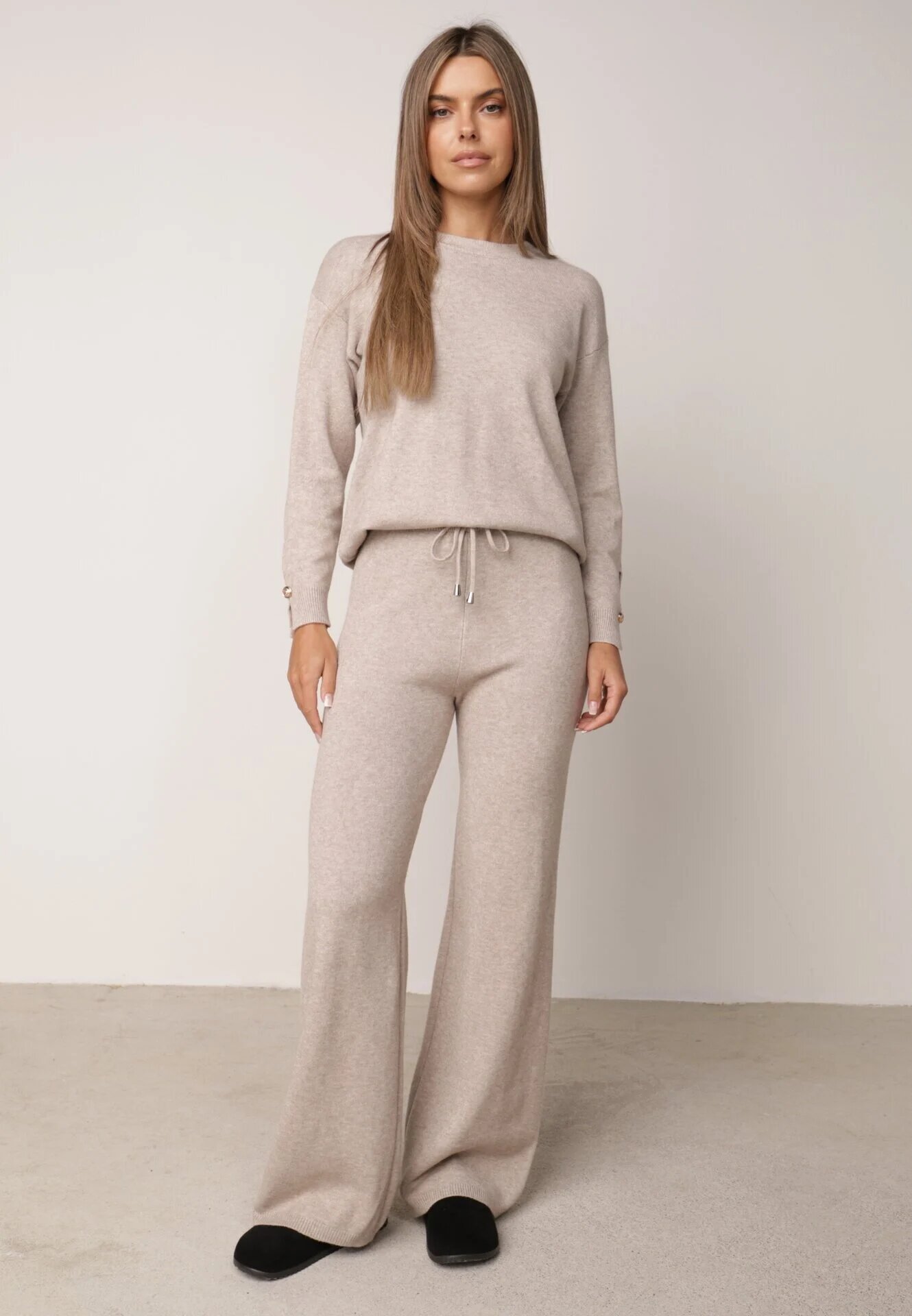 m&d fashion Set din tricot cu vâscoză pantaloni drepți și pulover cu detaliu la manșete Vivolo Bej Bej