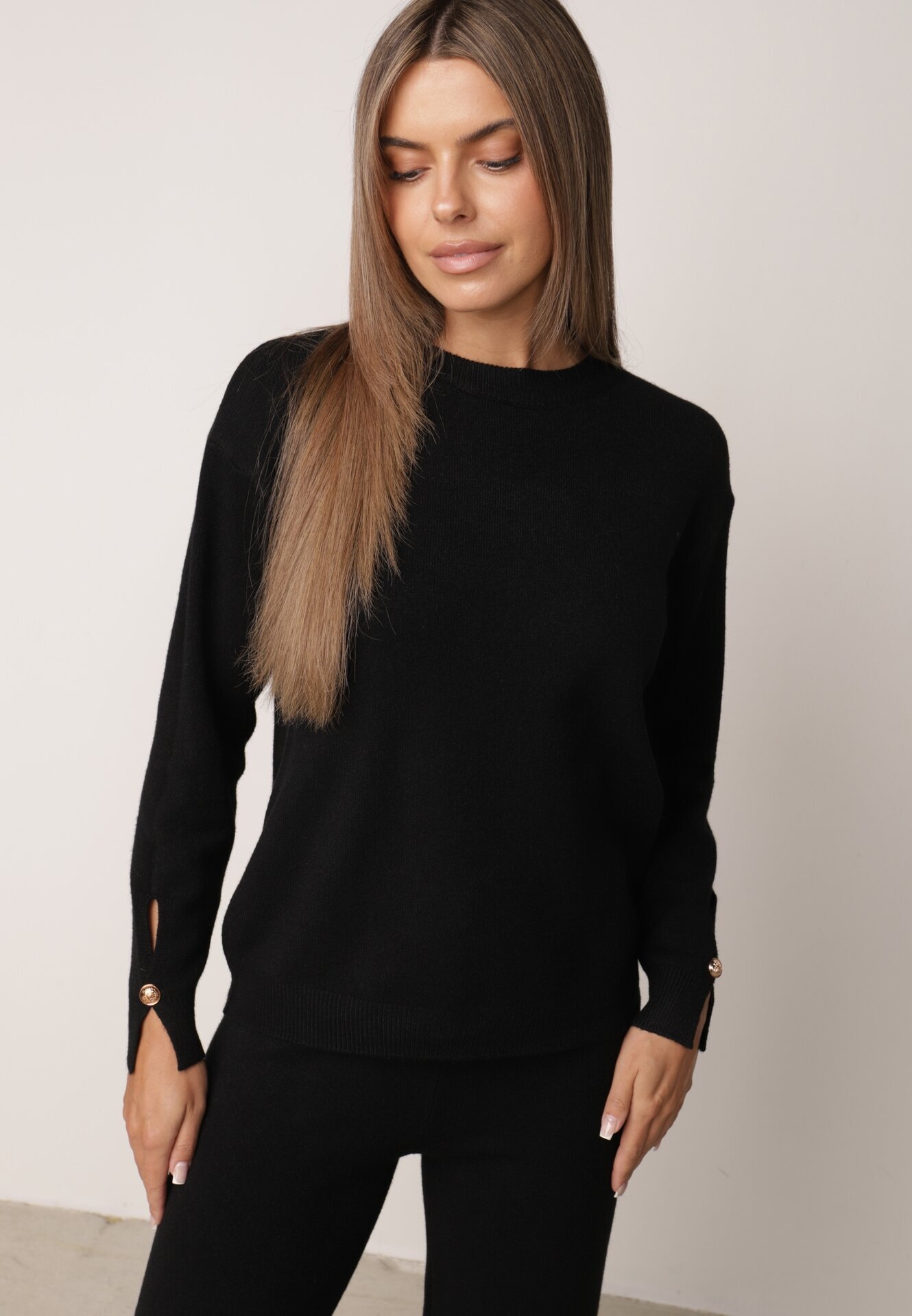m&d fashion Set din tricot cu vâscoză pantaloni drepți și pulover cu detaliu la manșete Vivolo Negru