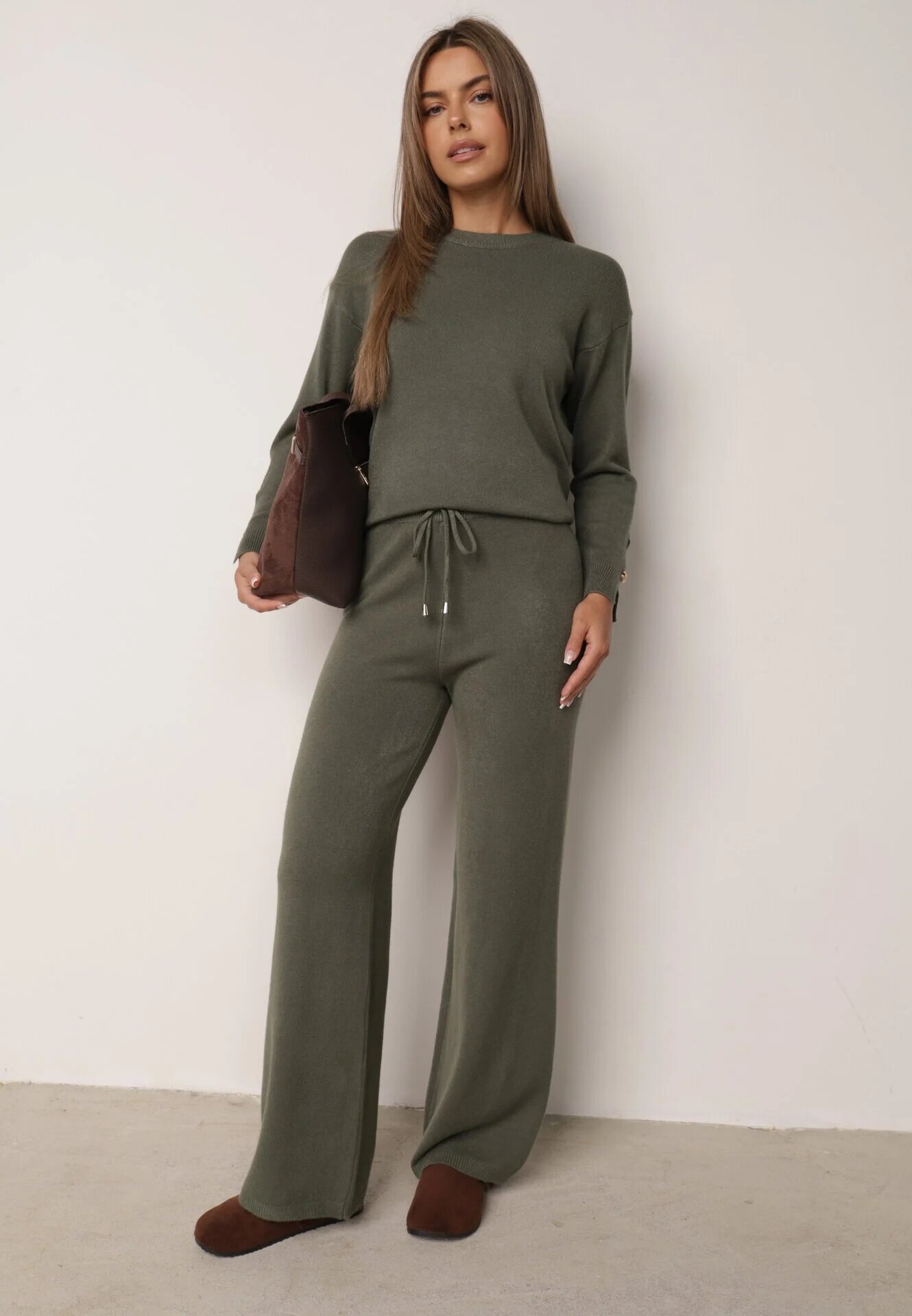 m&d fashion Set din tricot cu vâscoză pantaloni drepți și pulover cu detaliu la manșete Vivolo Verde închis