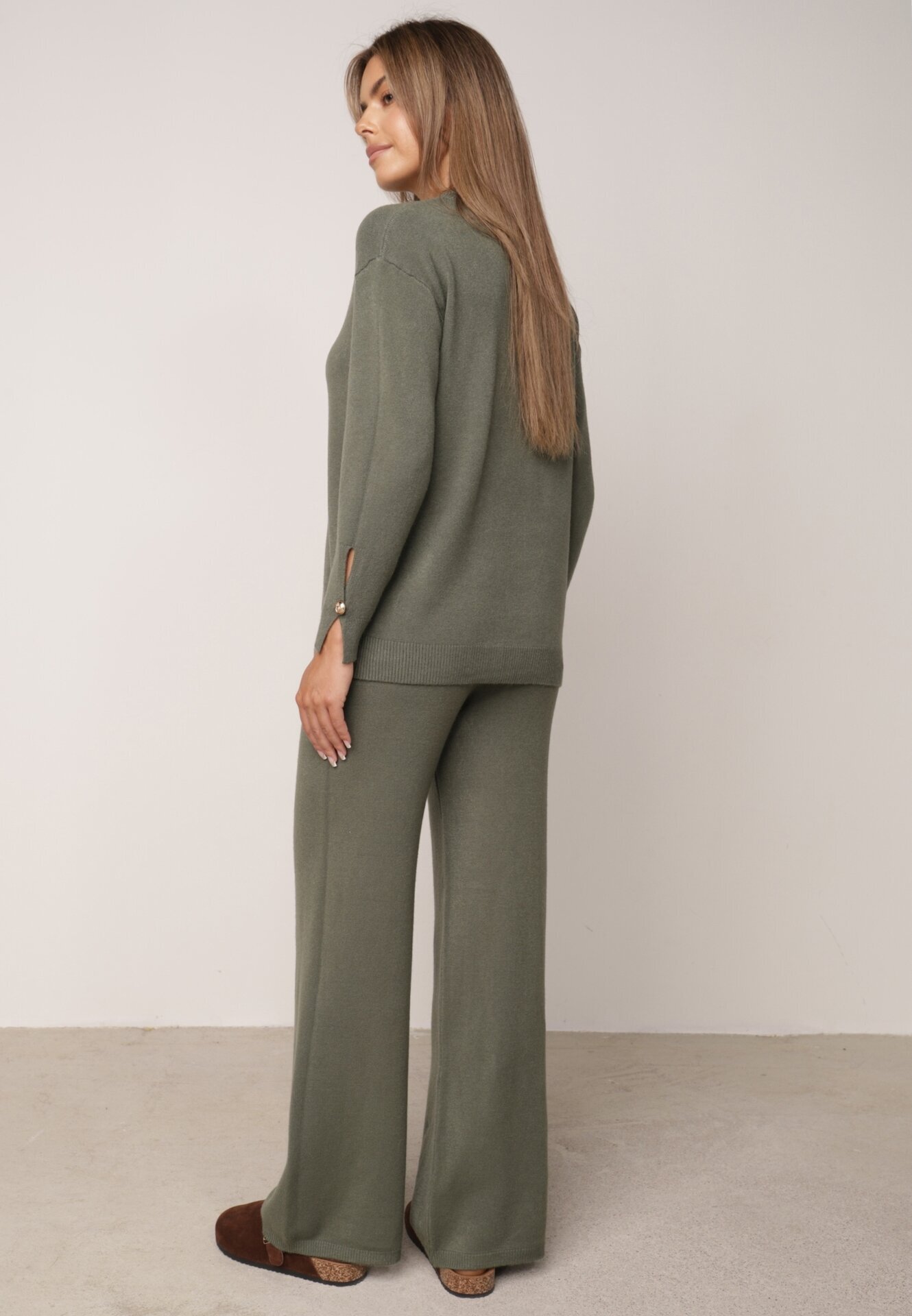 m&d fashion Set din tricot cu vâscoză pantaloni drepți și pulover cu detaliu la manșete Vivolo Verde închis