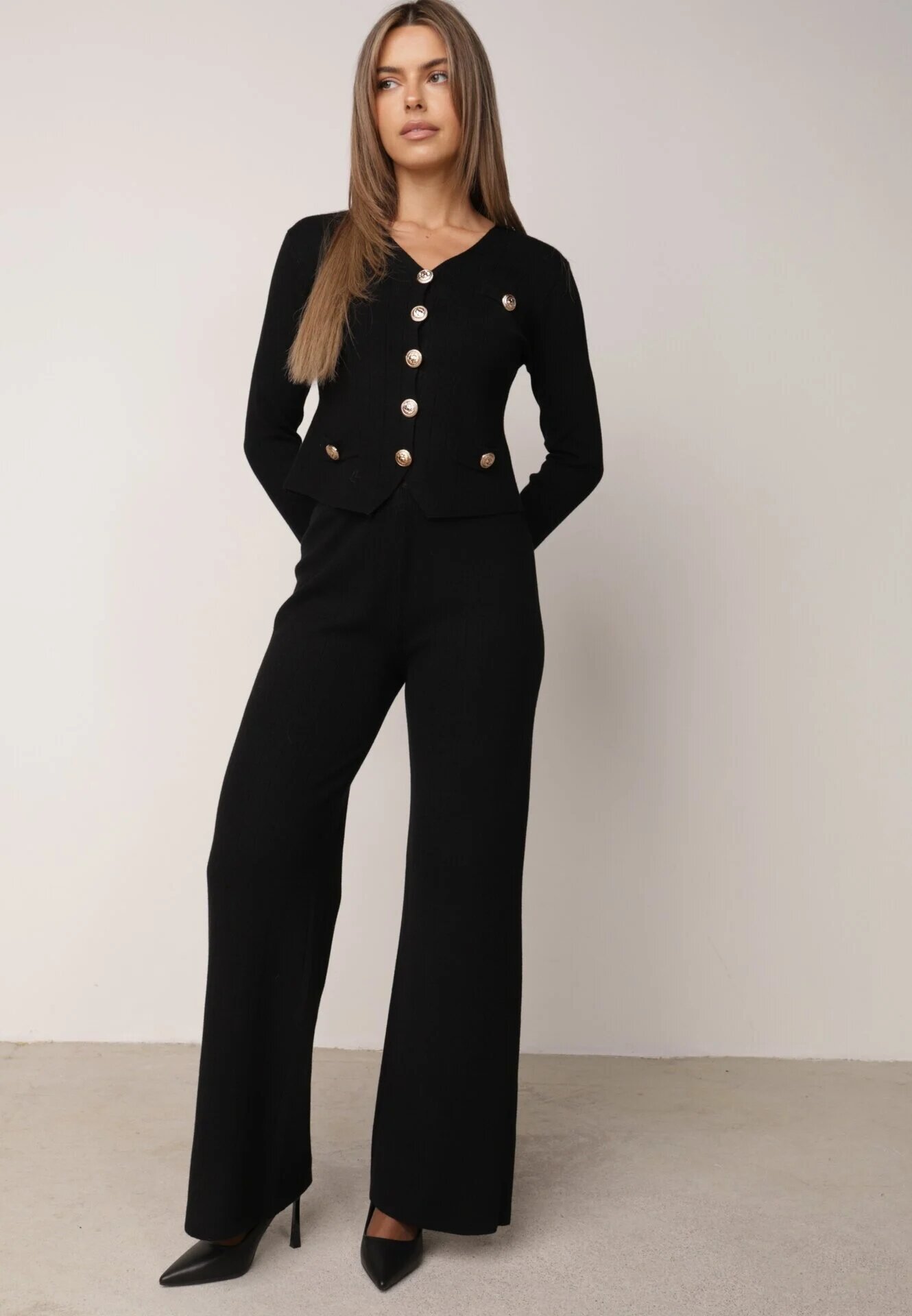 m&d fashion Set elegant din tricot reiat cu vâscoză cardigan cu decolteu în V și pantaloni Denorra Negru