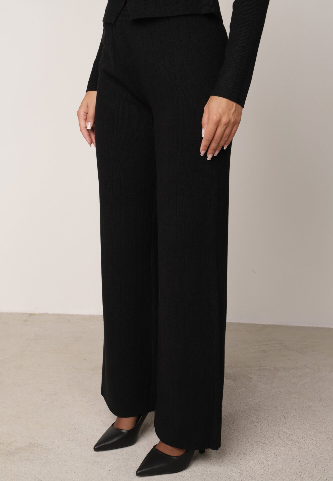 m&d fashion Set elegant din tricot reiat cu vâscoză cardigan cu decolteu în V și pantaloni Denorra Negru