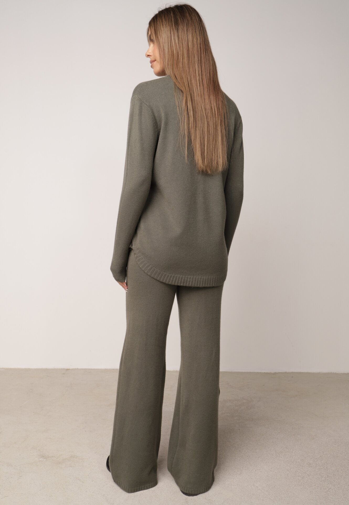 m&d fashion Set tricotat: bluză și pantaloni cu croială dreaptă în talie elastică cu vâscoză Lirette Bej Verde închis