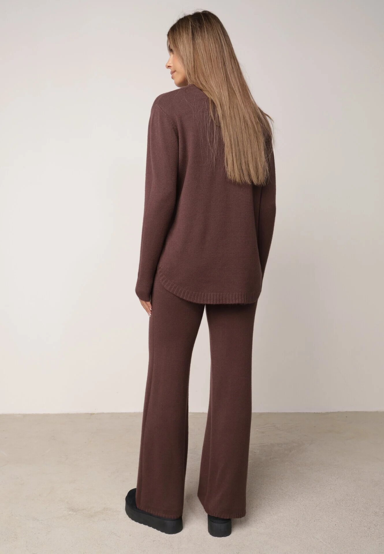 m&d fashion Set tricotat: bluză și pantaloni cu croială dreaptă în talie elastică cu vâscoză Lirette Maro