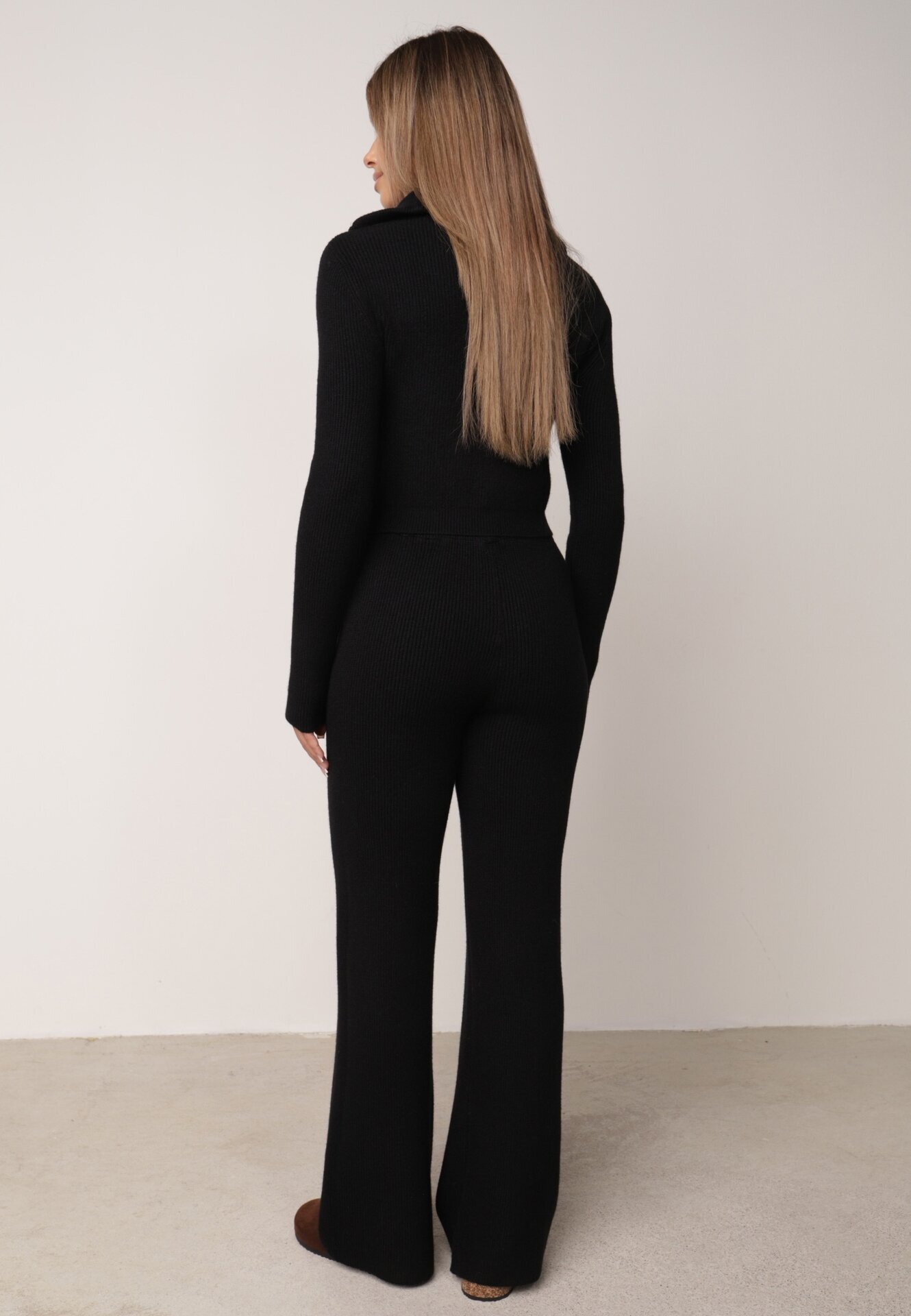 m&d fashion Set tricotat cu vâscoză în dungi pantaloni și pulover cu guler tip tunică și fermoar Taraliel Negru