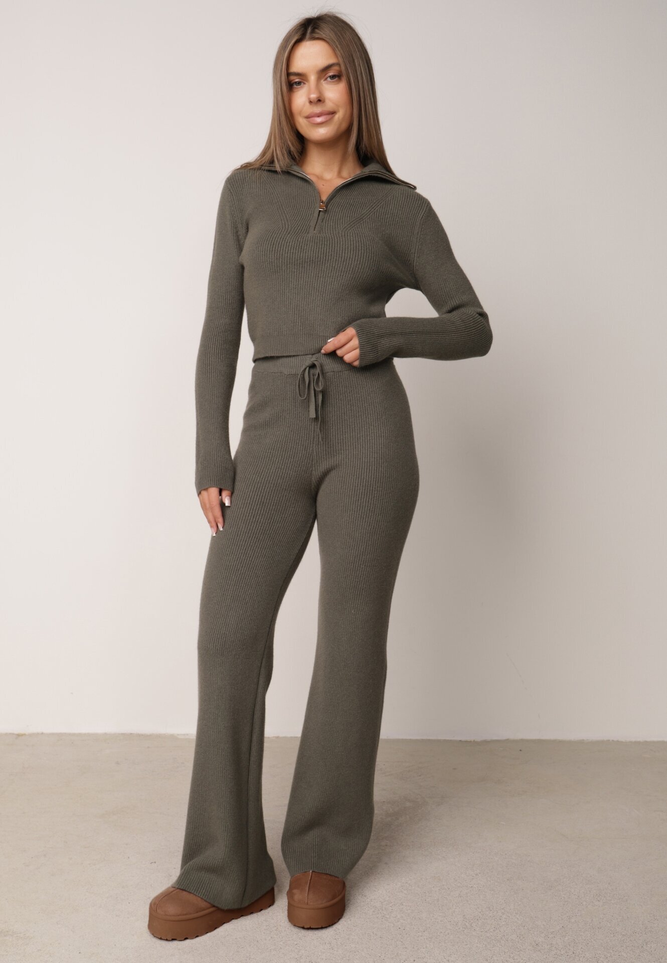 m&d fashion Set tricotat cu vâscoză în dungi pantaloni și pulover cu guler tip tunică și fermoar Taraliel Verde închis