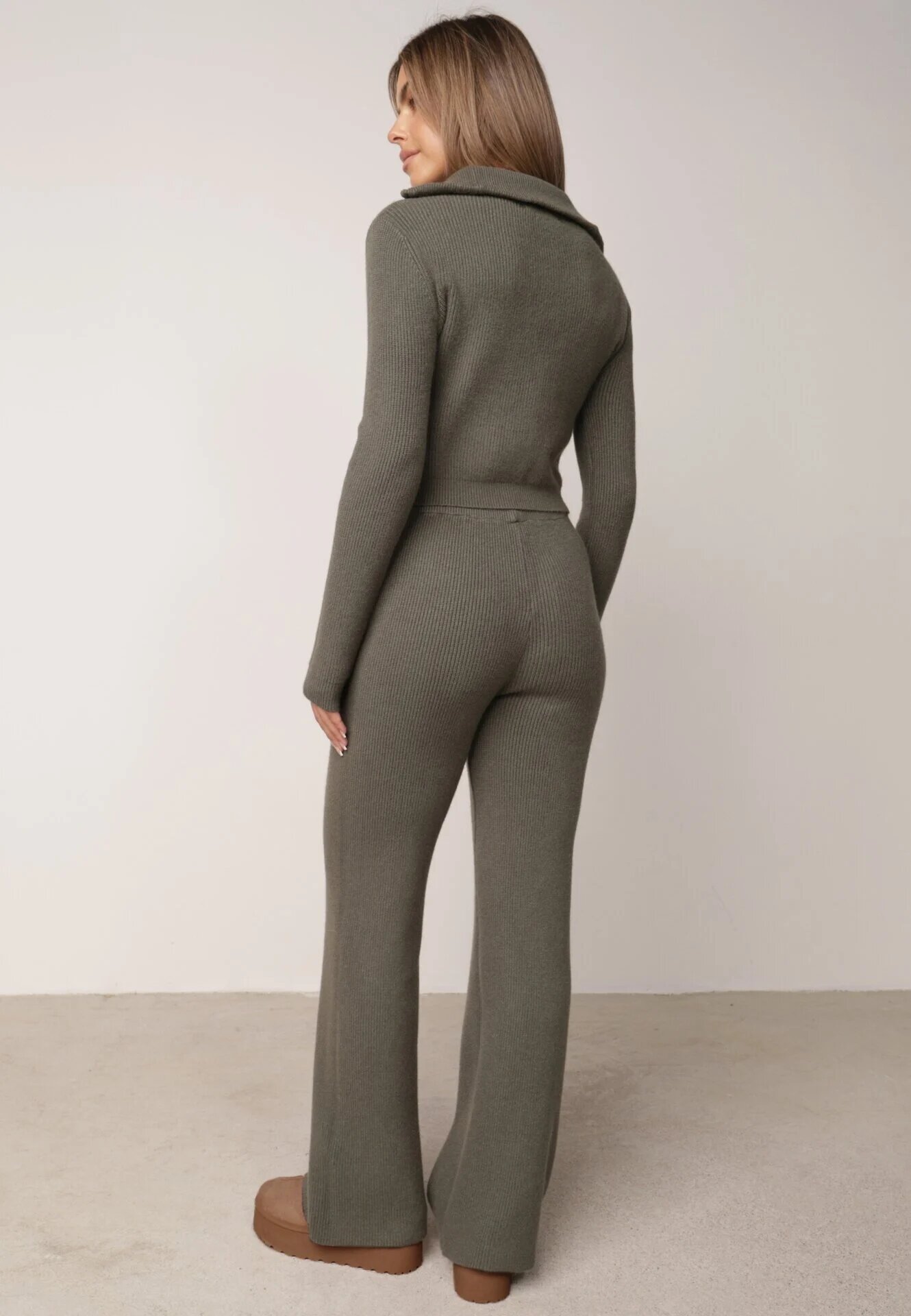 m&d fashion Set tricotat cu vâscoză în dungi pantaloni și pulover cu guler tip tunică și fermoar Taraliel Verde închis