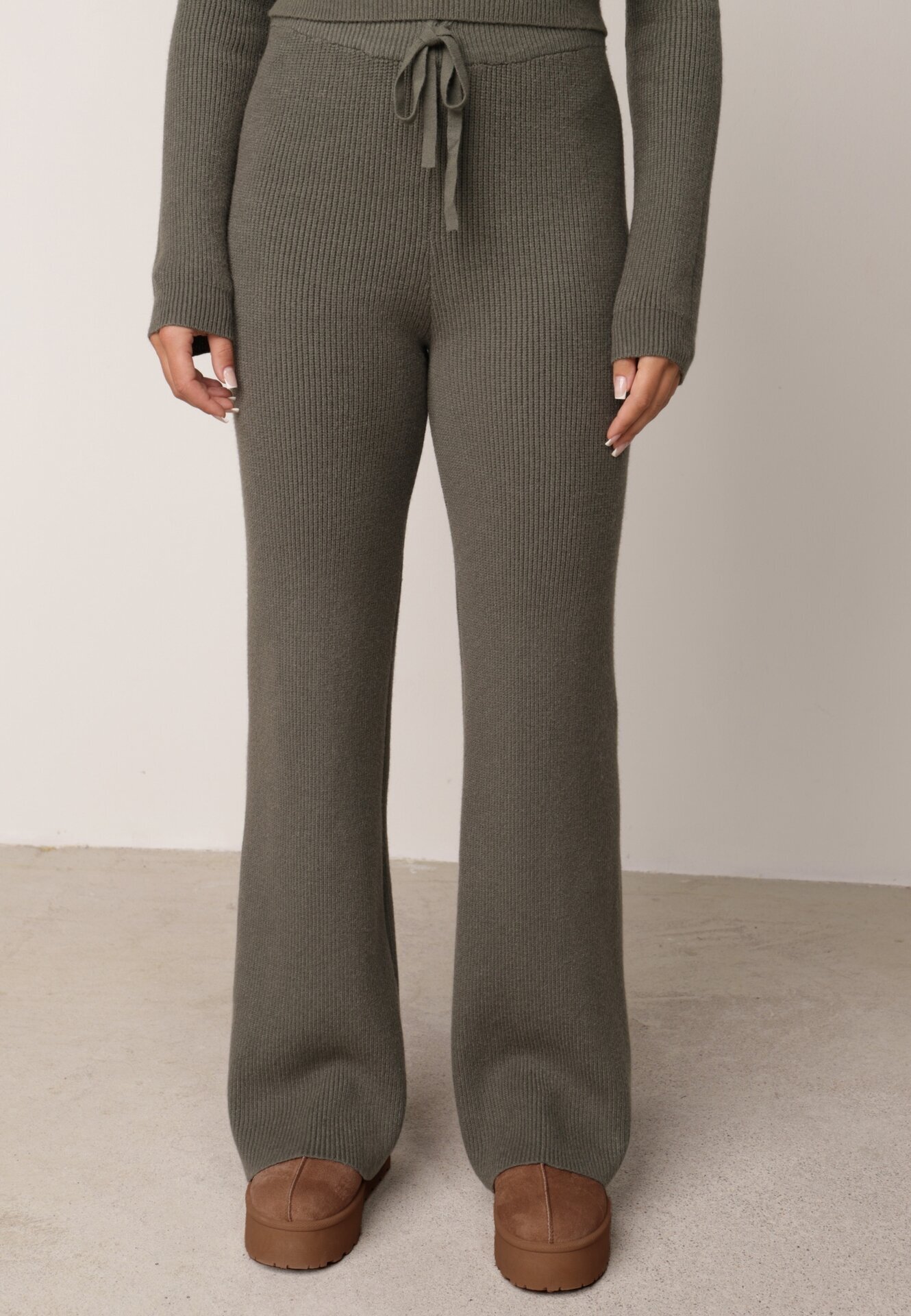 m&d fashion Set tricotat cu vâscoză în dungi pantaloni și pulover cu guler tip tunică și fermoar Taraliel Verde închis