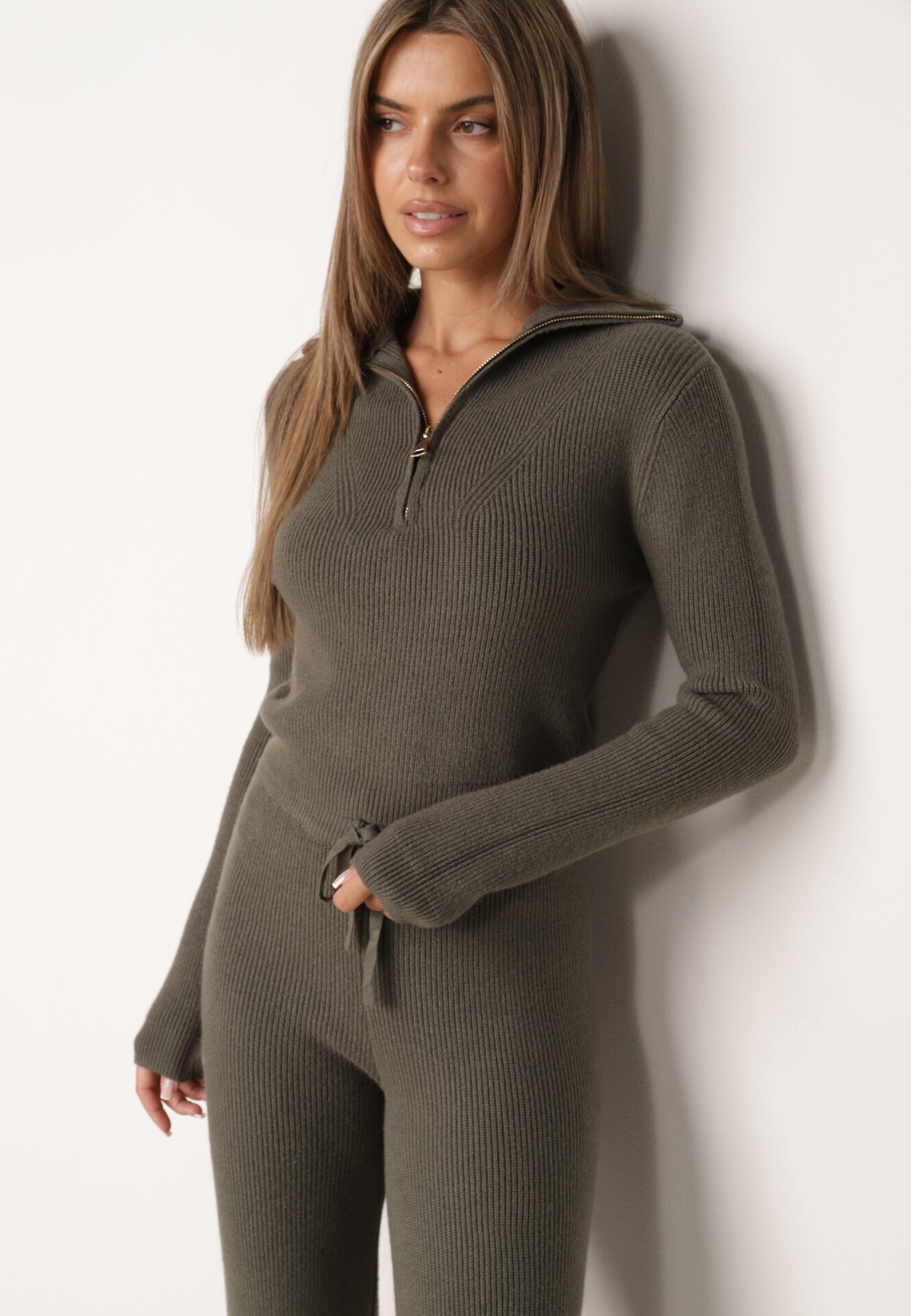 m&d fashion Set tricotat cu vâscoză în dungi pantaloni și pulover cu guler tip tunică și fermoar Taraliel Verde închis