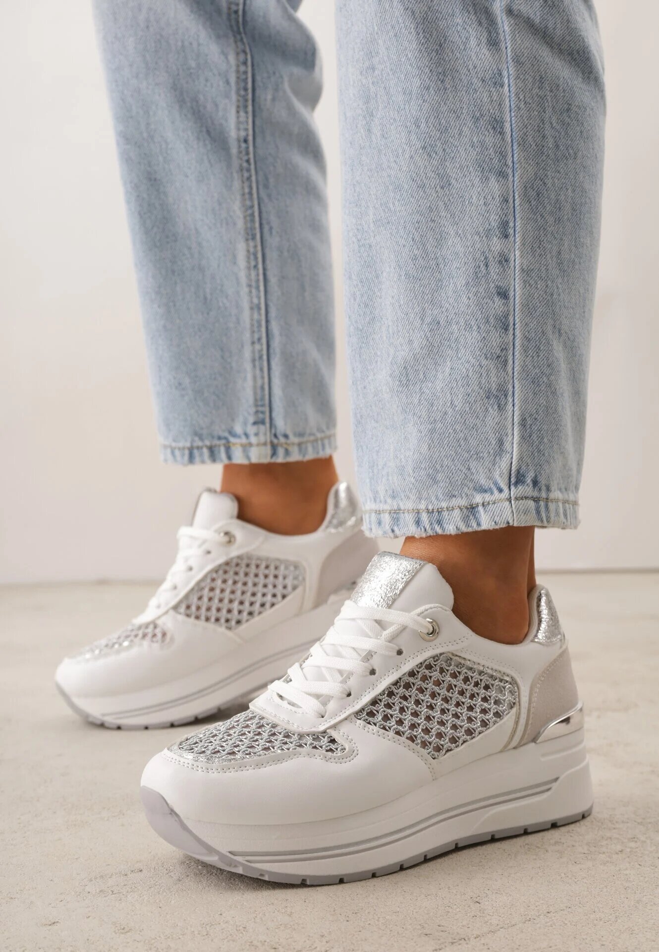 maira Sneakers Albi pe Talpă Groasă cu Inserții din Plasă și Metalice Sewtira