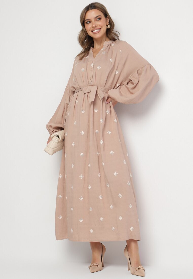 maja studio Rochie bej din viscoză croi oversize cu broderie decorativă Naleniel