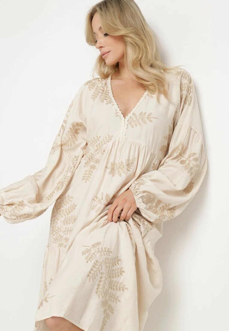 maja studio Rochie din viscoză bej evazată cu broderii metalice Fennala