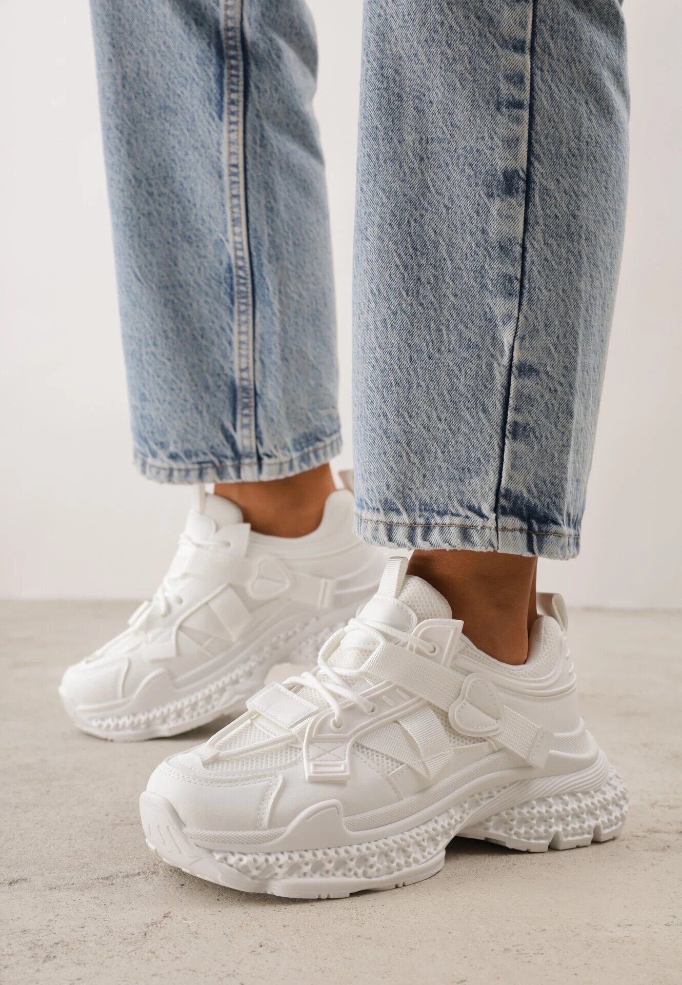 marquiiz Sneakers pe talpă groasă cu embosări și aplicație în formă de inimă Farina Albi