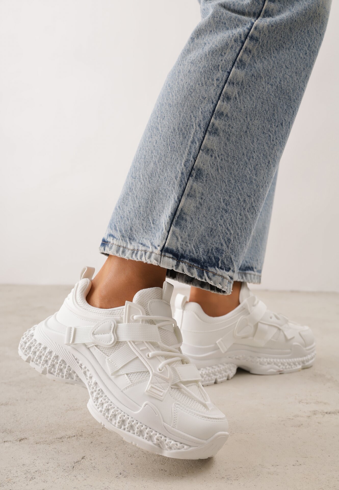marquiiz Sneakers pe talpă groasă cu embosări și aplicație în formă de inimă Farina Albi