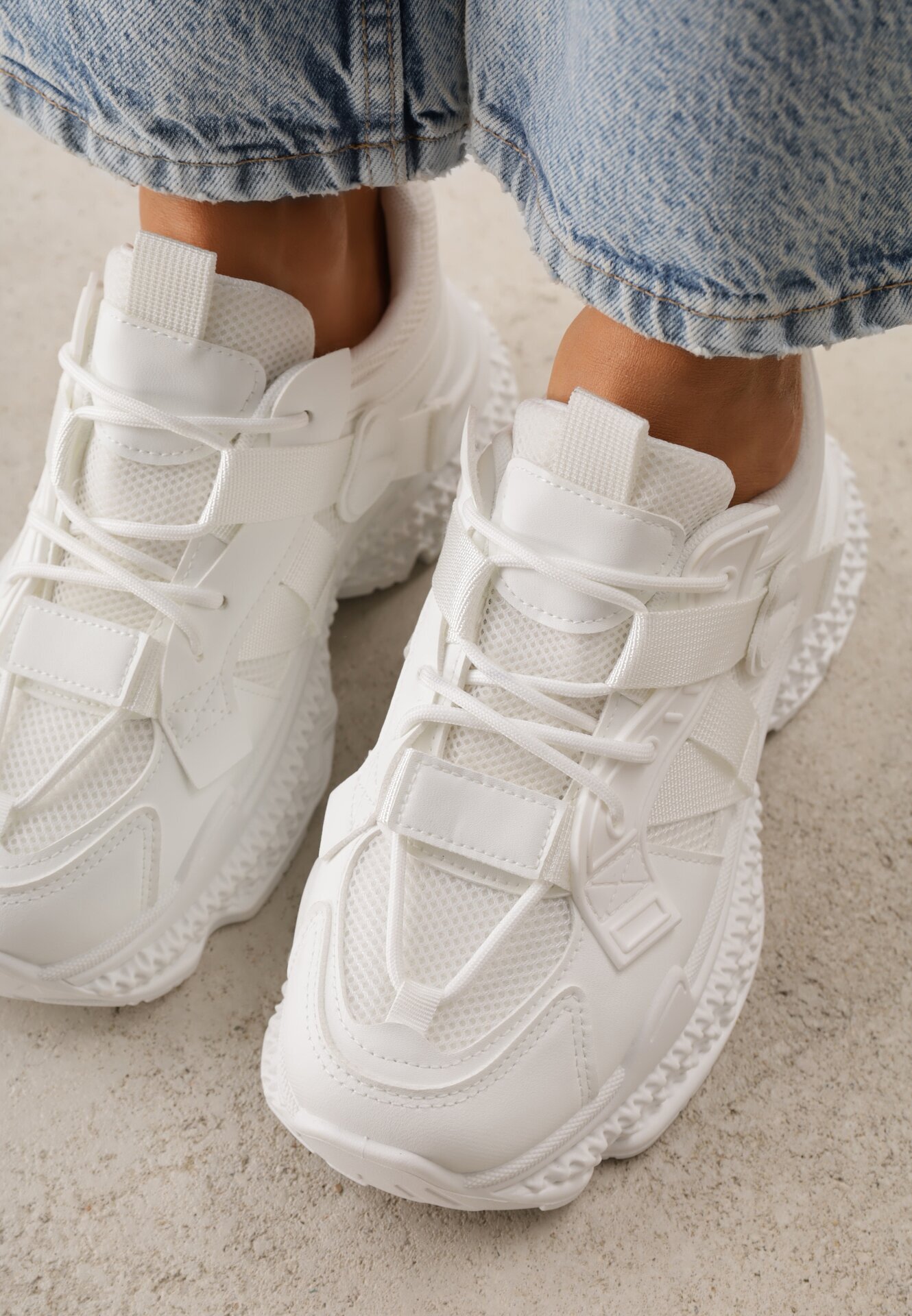 marquiiz Sneakers pe talpă groasă cu embosări și aplicație în formă de inimă Farina Albi