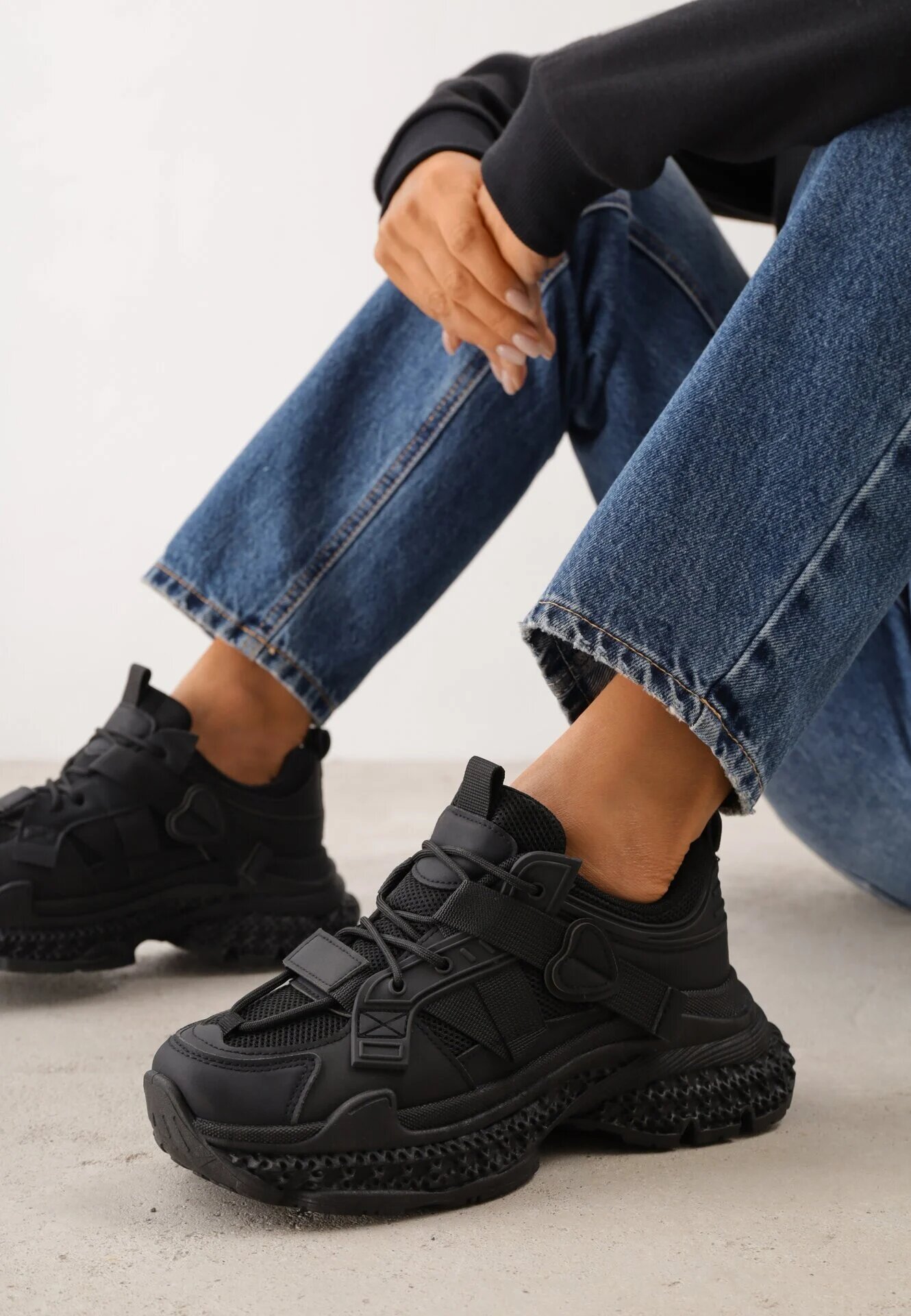marquiiz Sneakers pe talpă groasă cu embosări și aplicație în formă de inimă Farina Negri