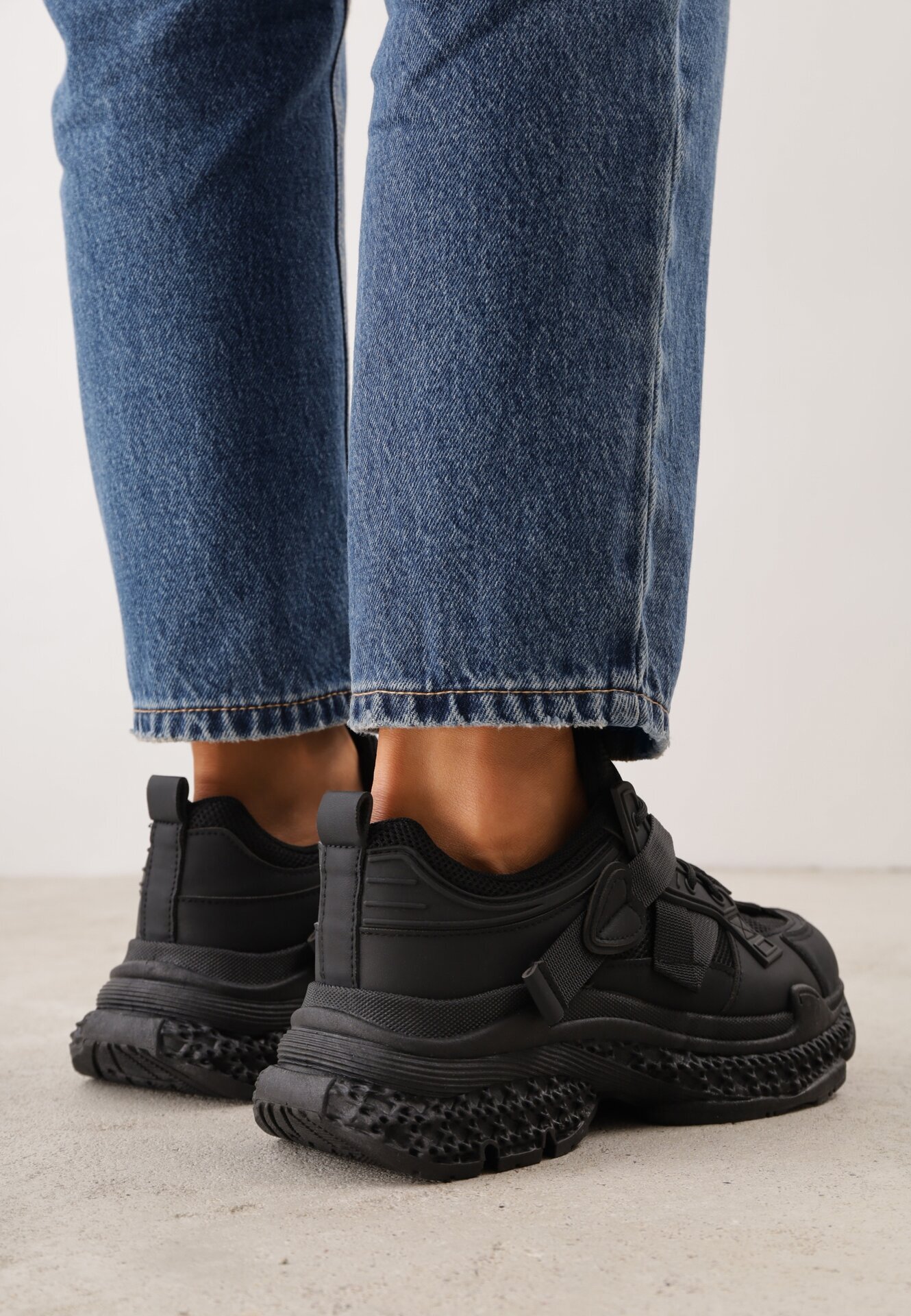 marquiiz Sneakers pe talpă groasă cu embosări și aplicație în formă de inimă Farina Negri