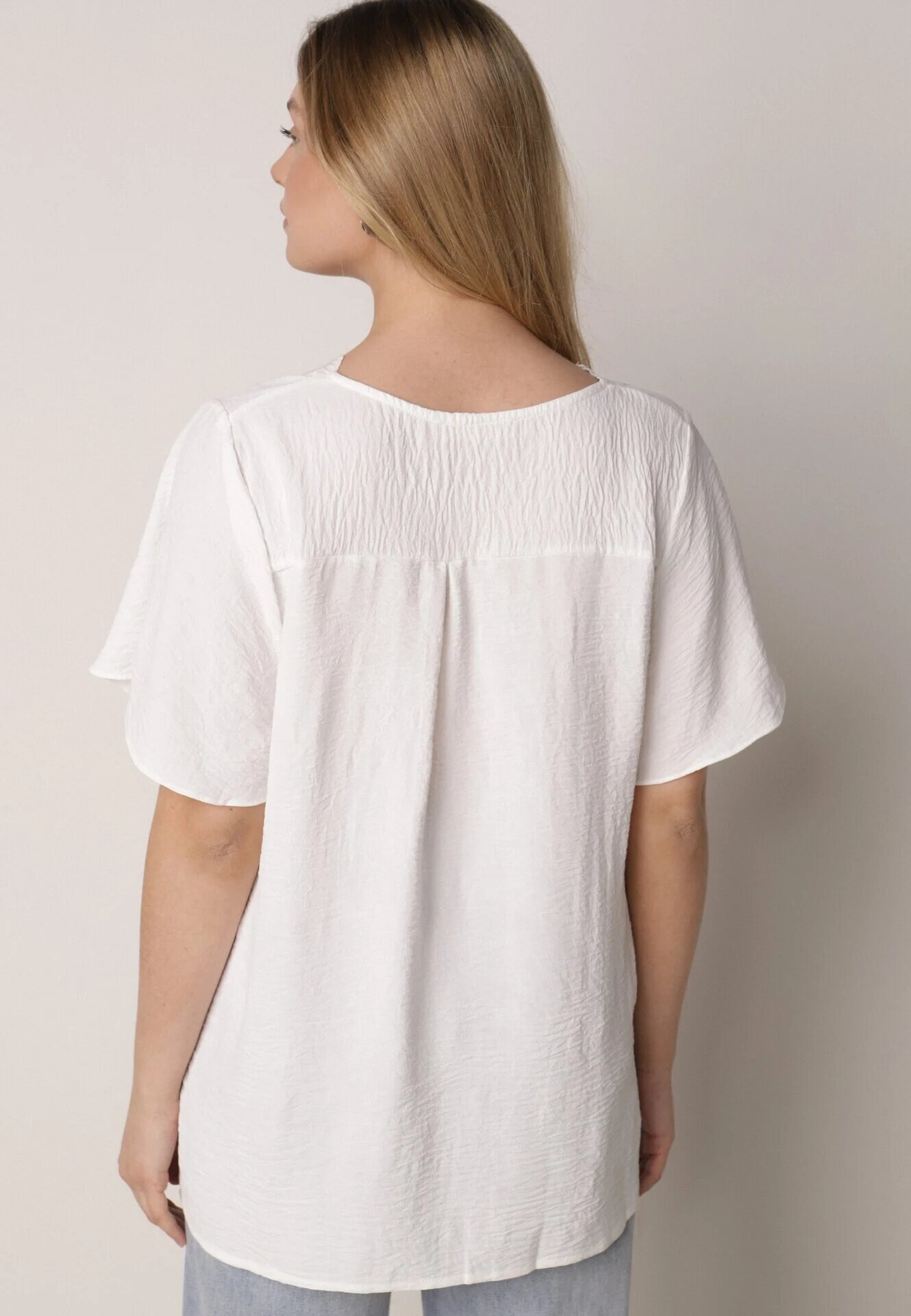 melya by melody Bluză Albă cu Mâneci Scurte și Broderie Decorativă Emmania