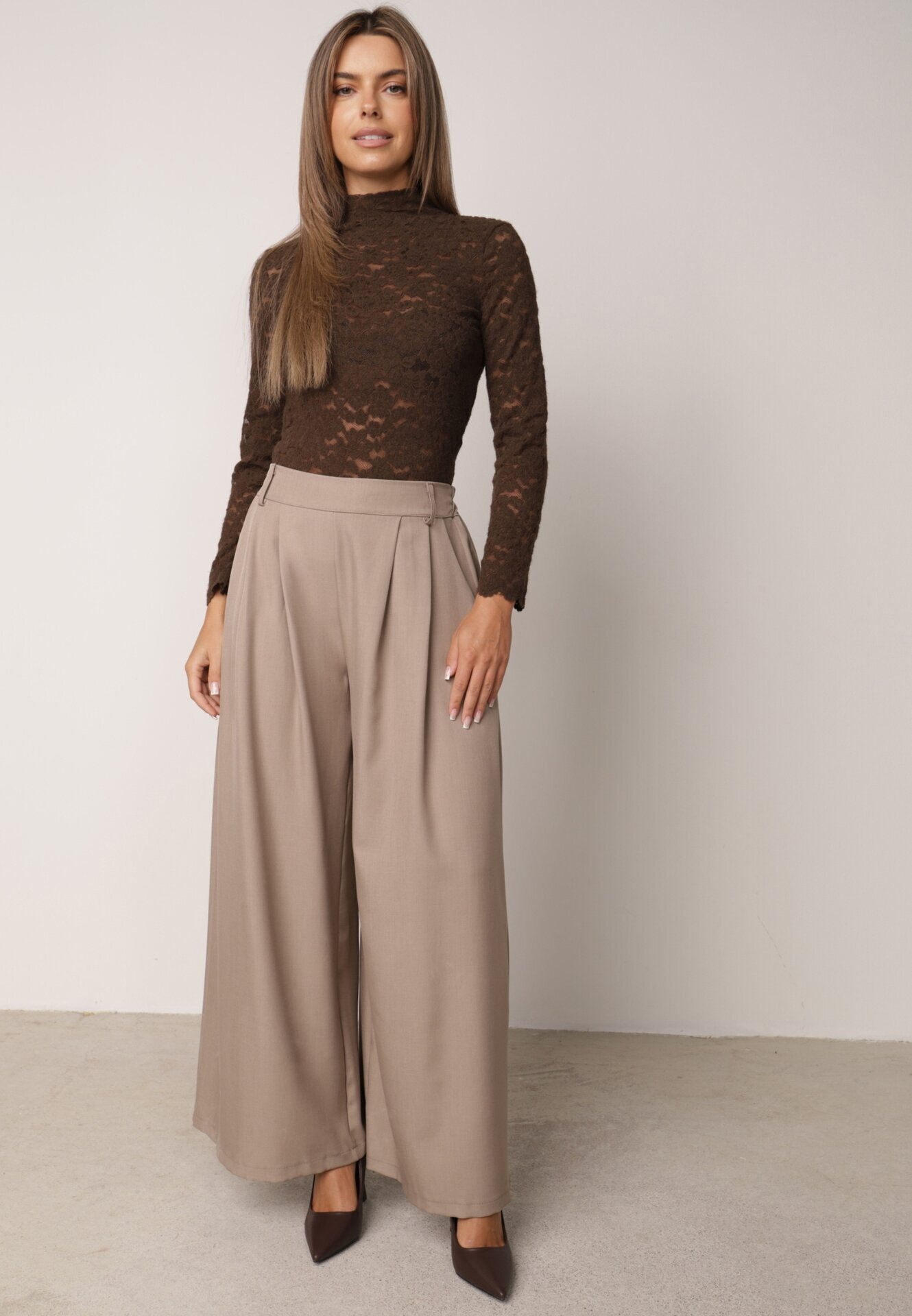 melya by melody Bluză elegantă din dantelă cu guler tip tunică Prenica Maro
