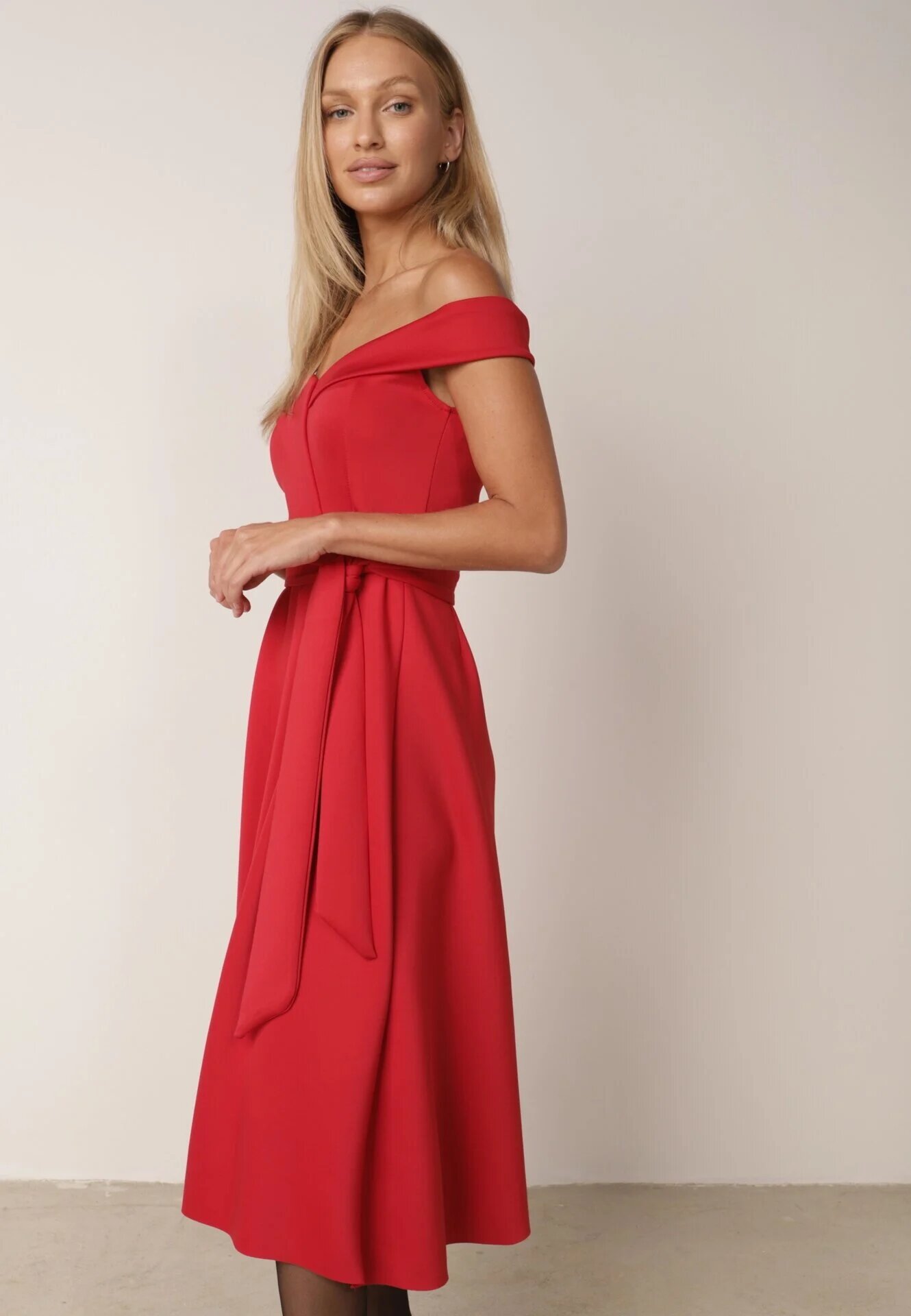 messaya Rochie roșie elegantă cu umerii goi și curea din material Xaelia