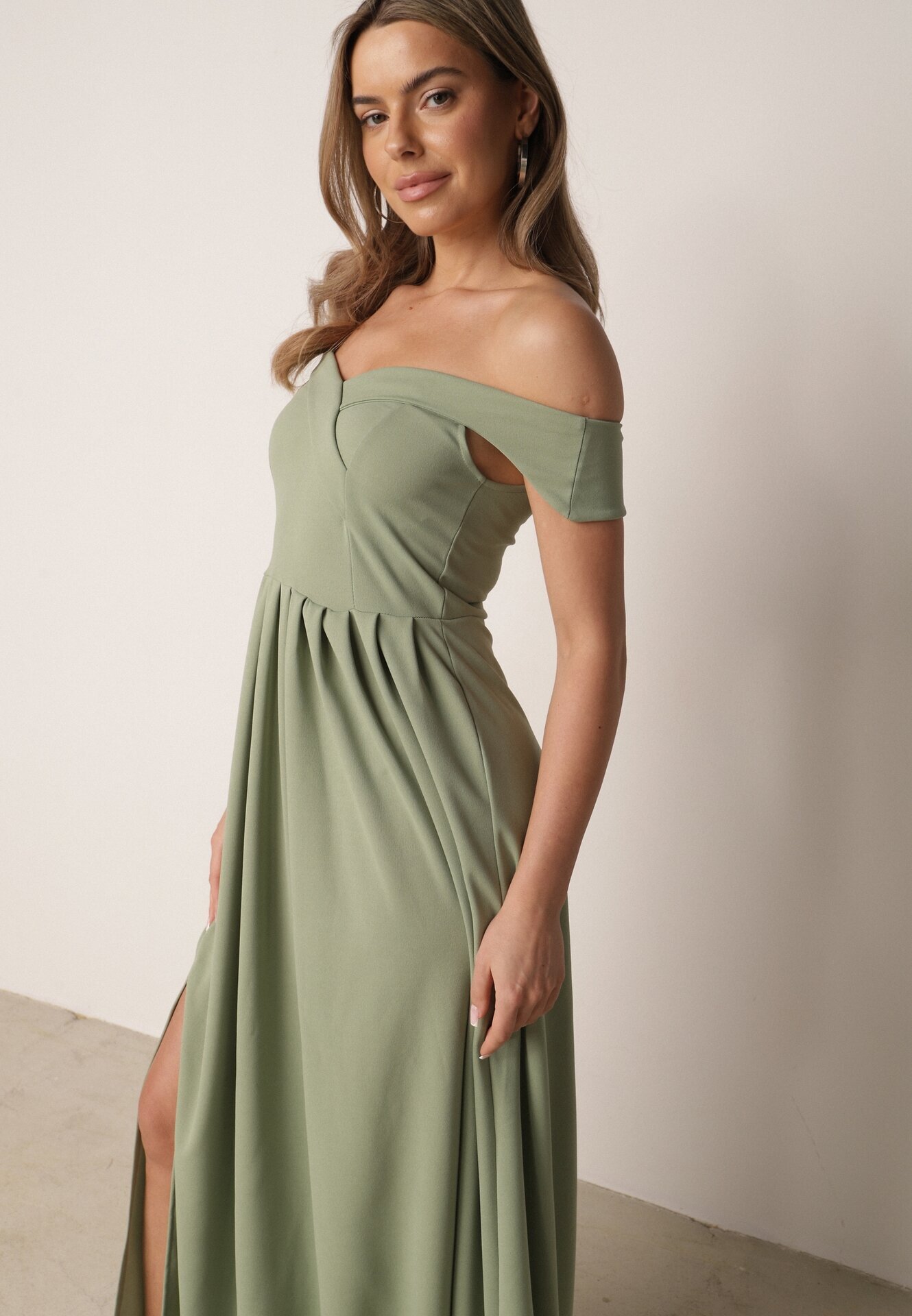 messaya Rochie verde deschis de cocktail cloș cu decolteu spaniol și crăpătură pe picior Gralia