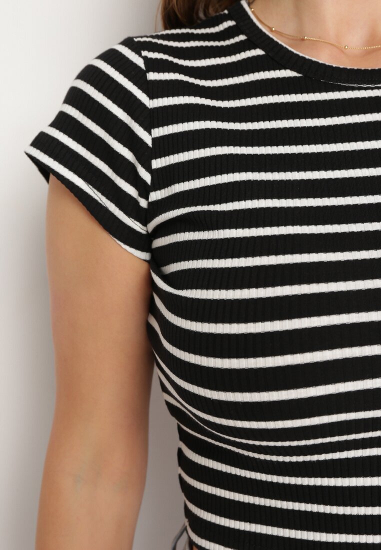 metro five Tricou negru și alb din bumbac reiat cropped Quedara