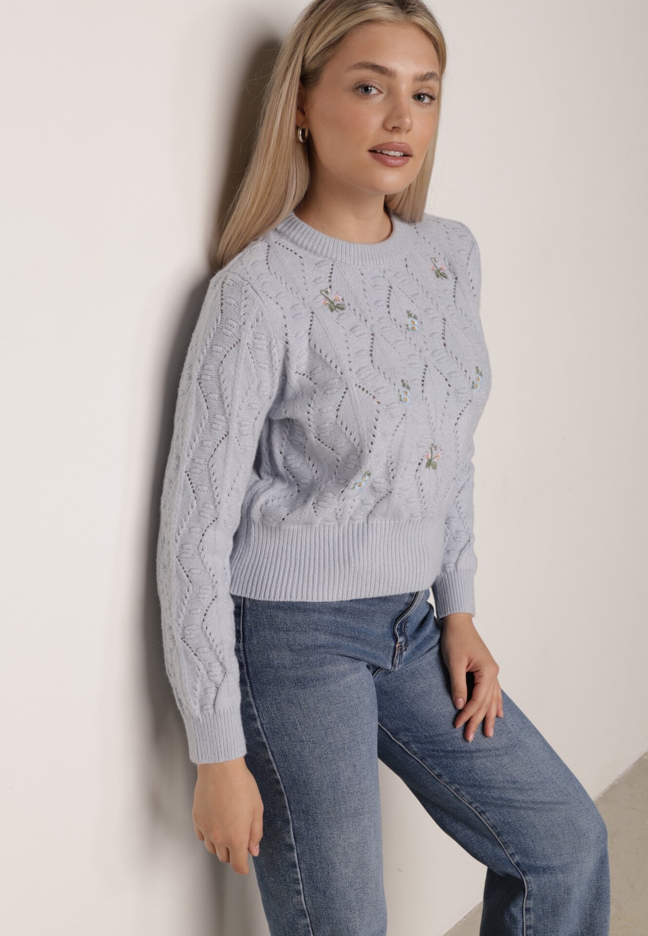 moni&co Pulover Albastru deschis cu Croială Clasică cu Flori Brodate Chasane