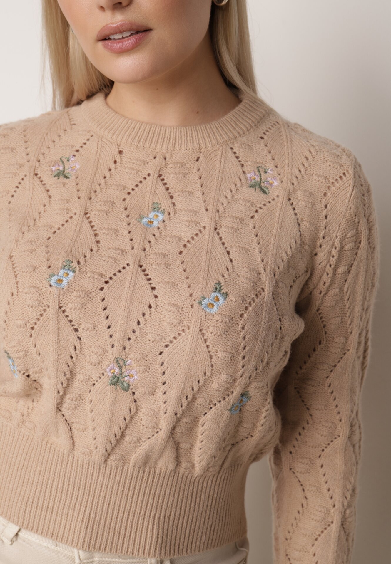 moni&co Pulover Bej cu Croi Clasic cu Flori Brodate Chasane