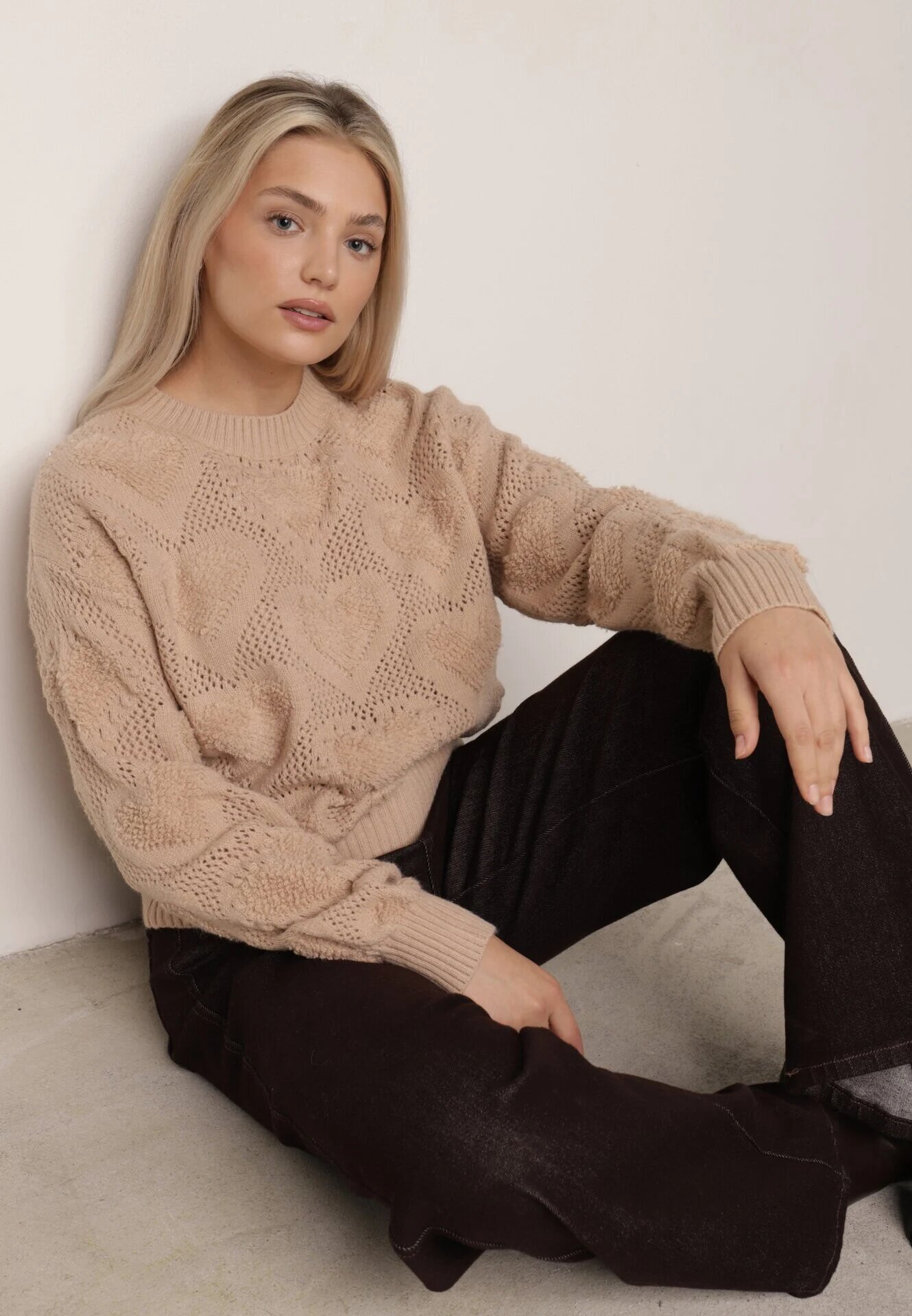 moni&co Pulover Bej cu Inimi cu Fason Clasic cu Manșete Elastice Biriet