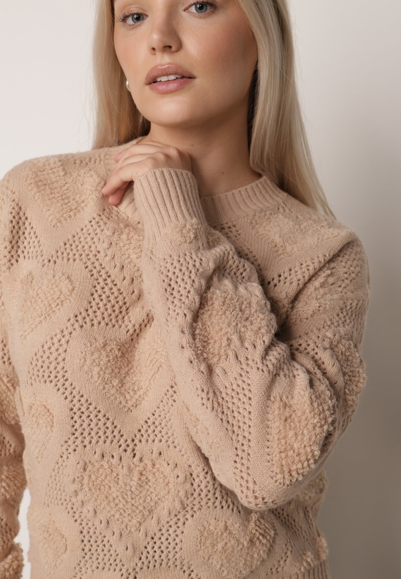 moni&co Pulover Bej cu Inimi cu Fason Clasic cu Manșete Elastice Biriet