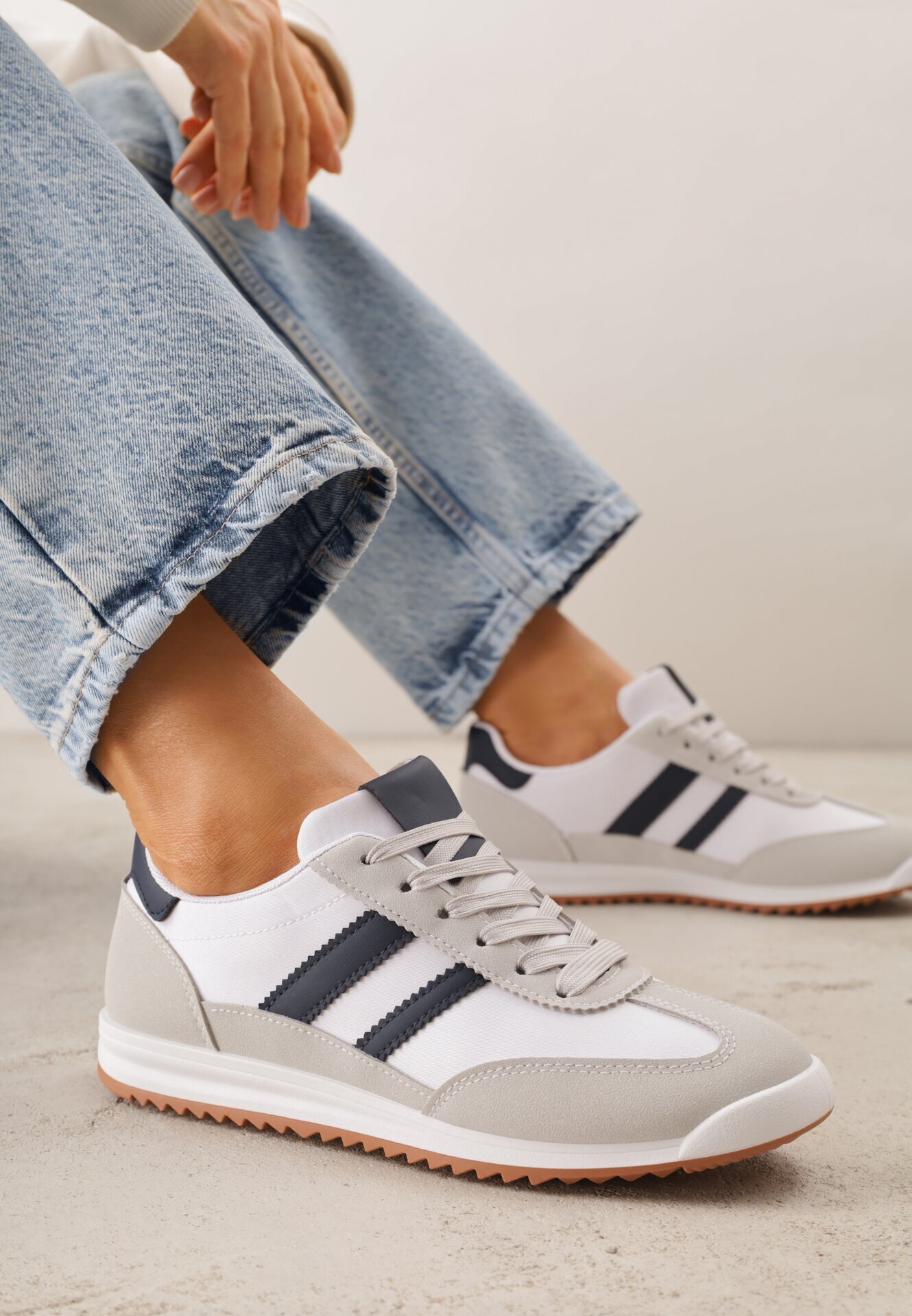 mulanka Adidași Albi cu Model Geometric Jannata