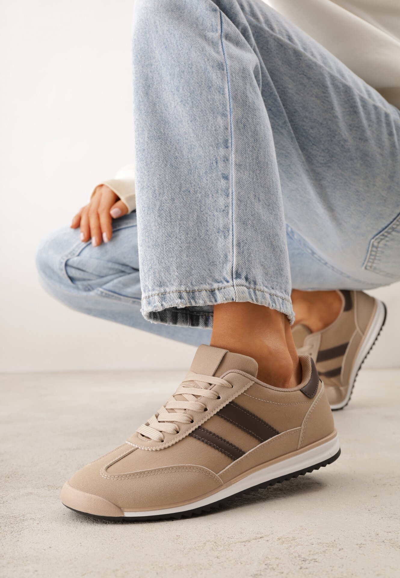 mulanka Adidași Bej-Maro cu Model Geometric Jannata
