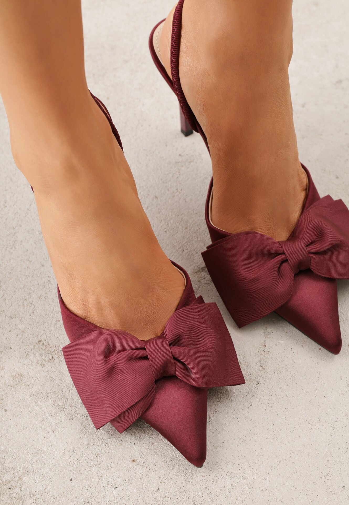 mulanka Pantofi stiletto din satin bordo cu călcâiul descoperit și fundă decorativă Argatea